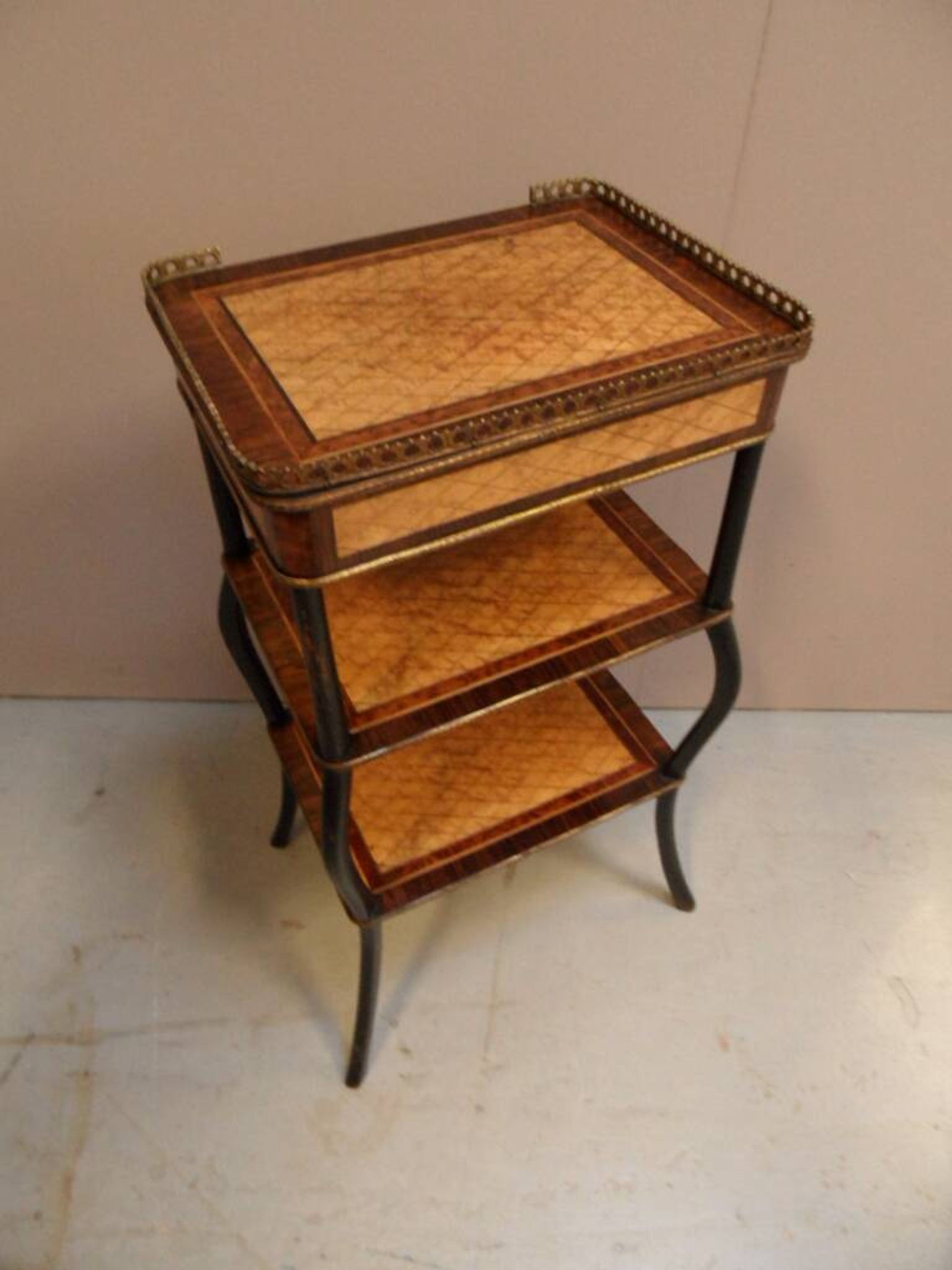 Table d'appoint antique Napoléon 3 avec marqueterie