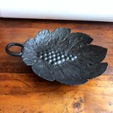 Plat artisanal métal repoussé tripode