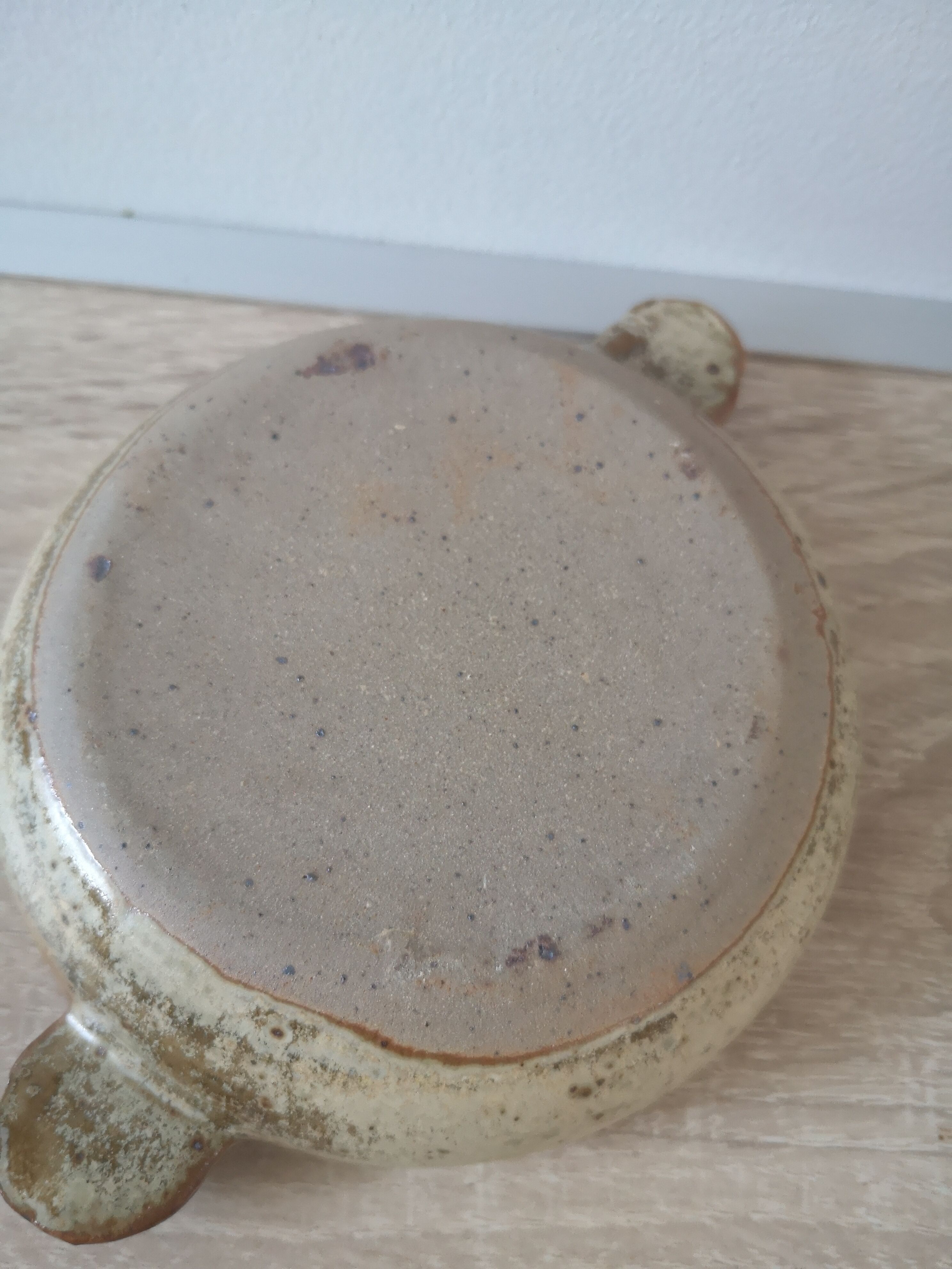 Sandstone lid pot