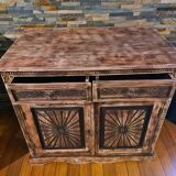 Buffet en bois de chêne sculpté