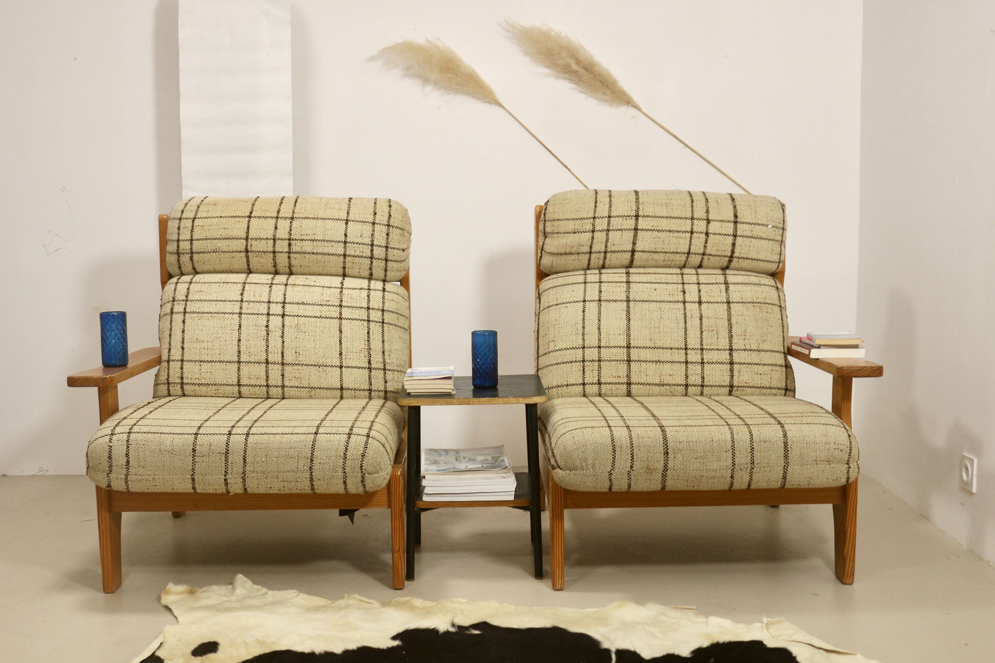 Sofa 2 places convertible into armchairs year 70-80 Solid pine.