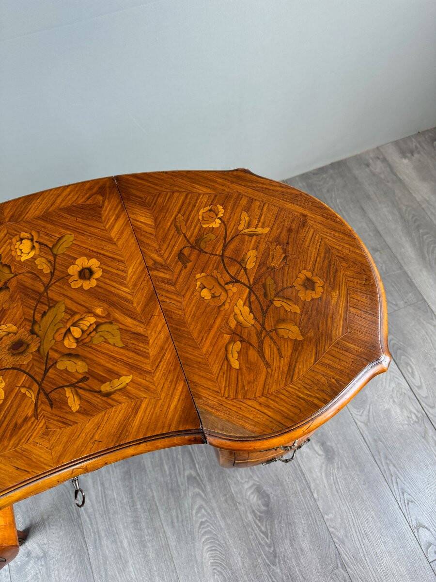 Coiffeuse de style Louis XV marquetée, XXe siècle