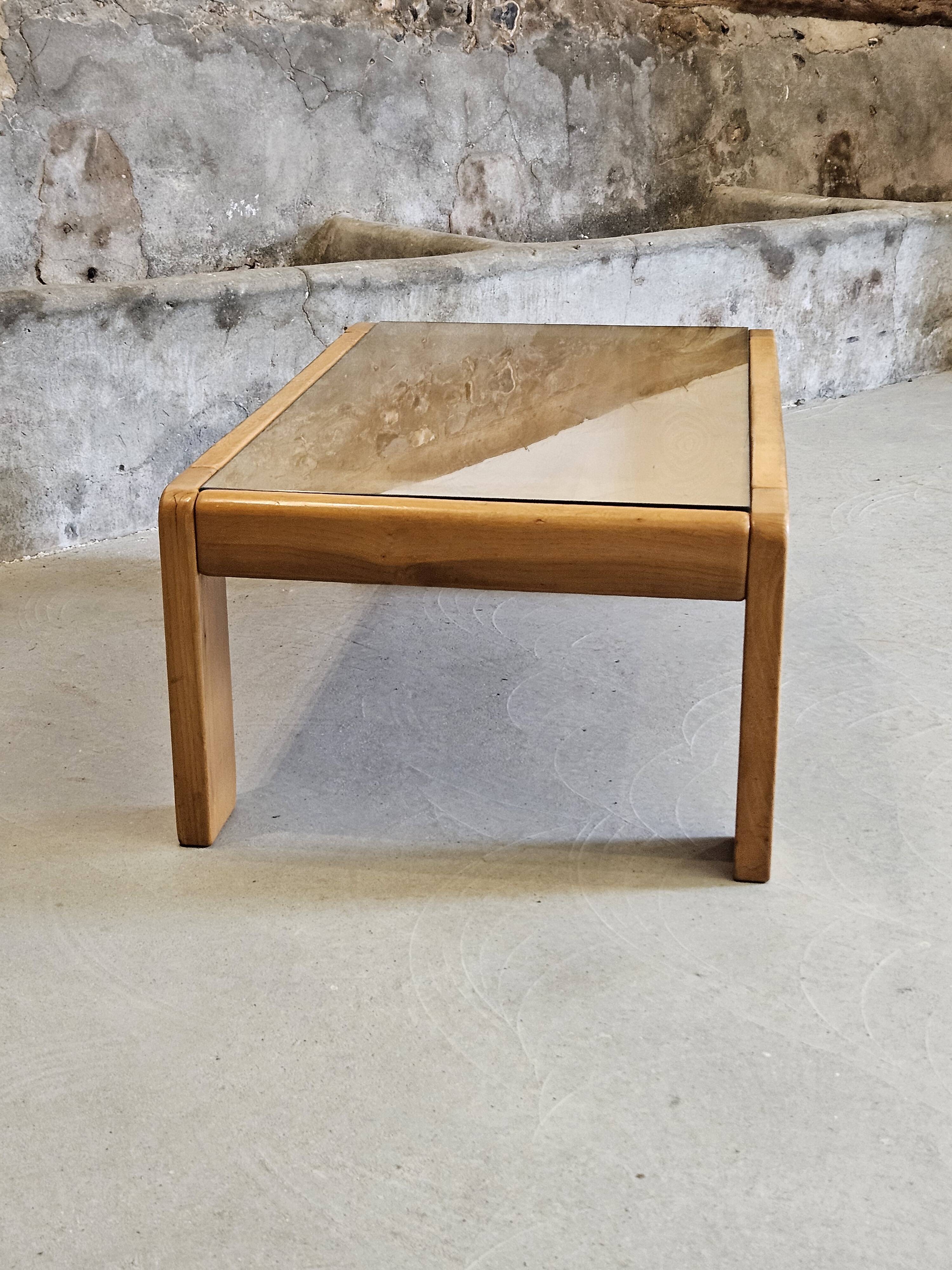 Designer coffee table 1970-1980 in kois elm and glass