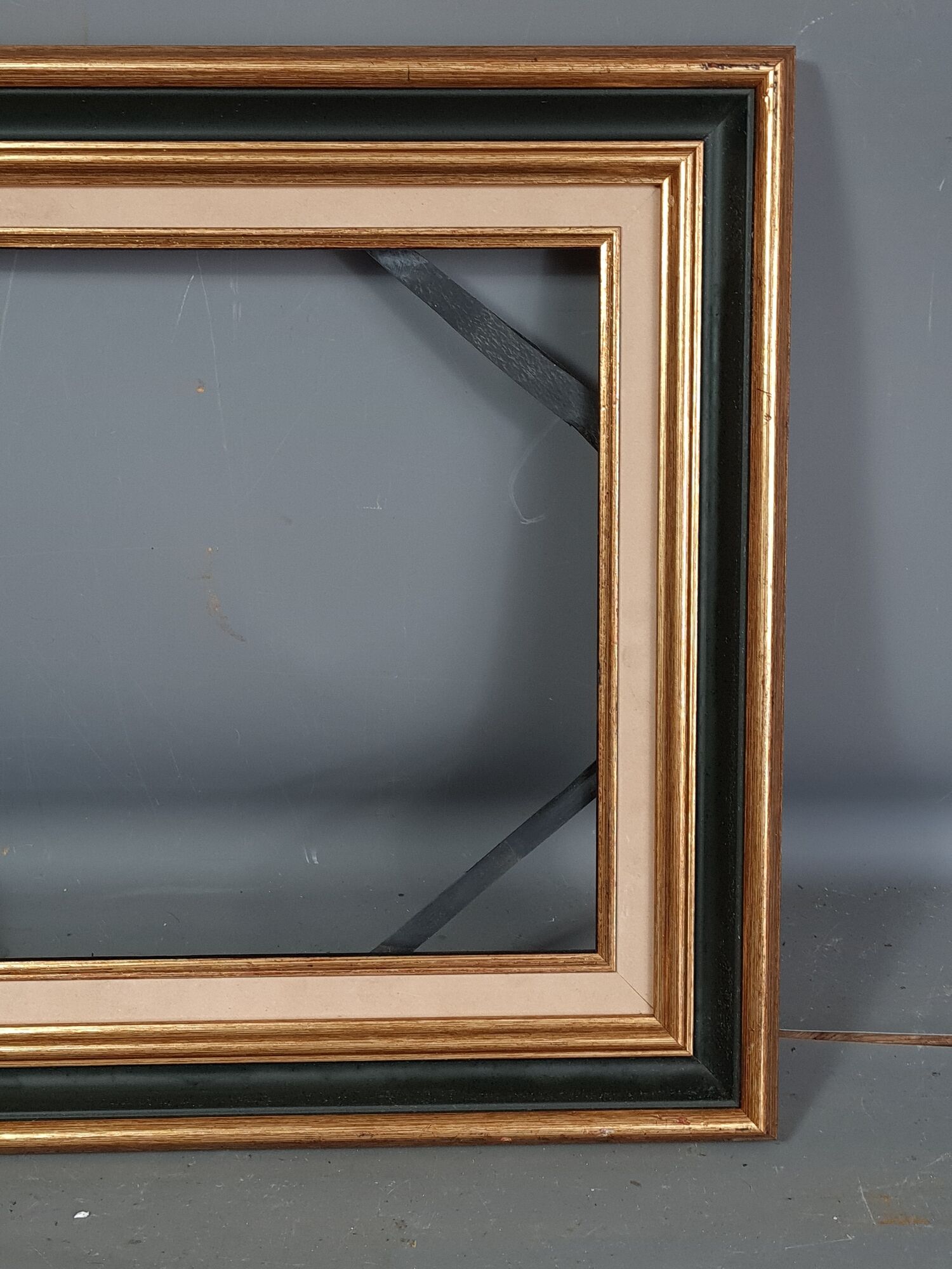 Gilded wood frame gold leaf / lacquered 40x32 cm, foliage 35x22 cm SB