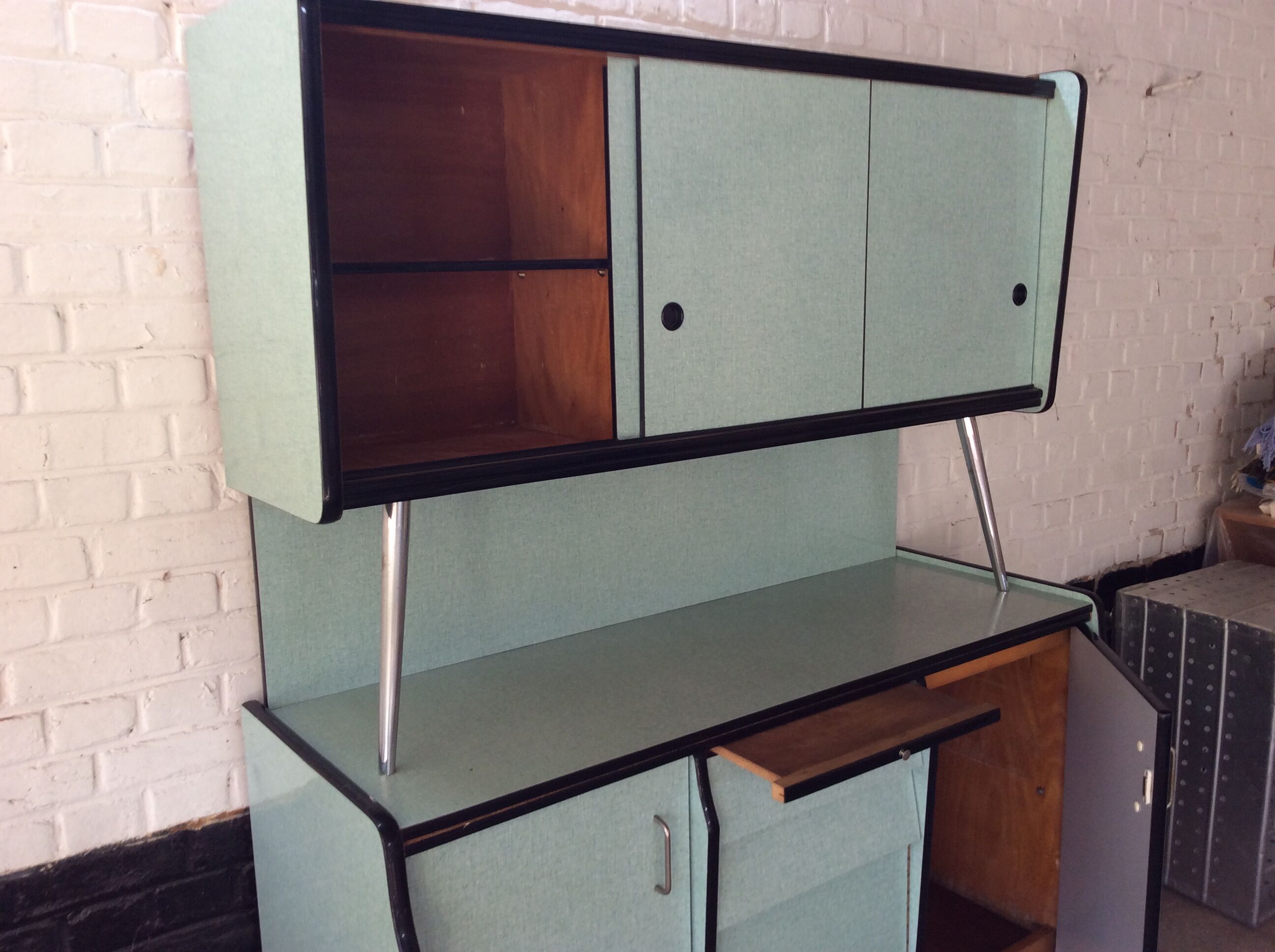 Buffet en formica vert "mint"