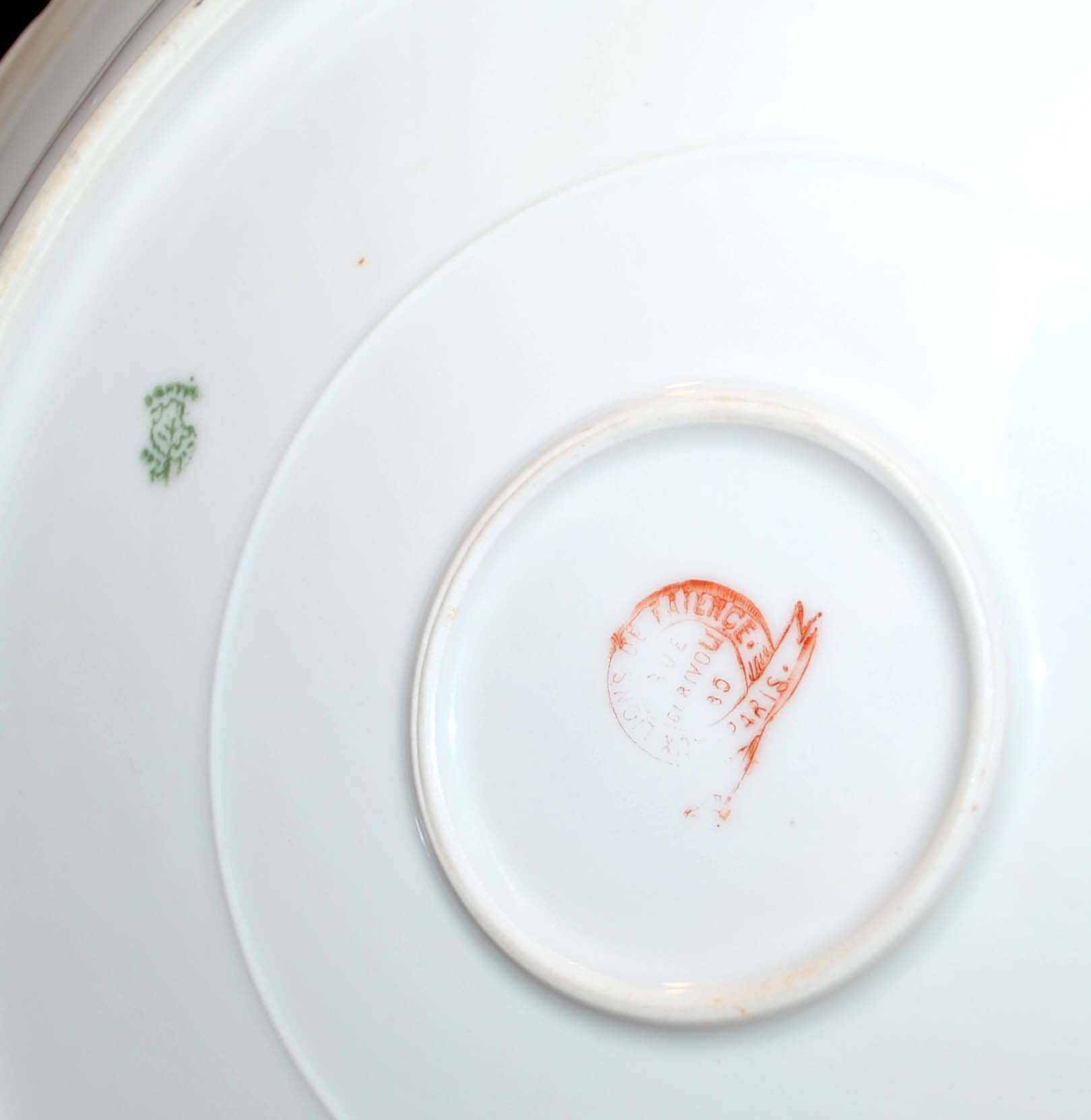 LIMOGES 2 round dishes antique chantournés in Green Gold edging porcelain "Aux Lions de Faïence Paris"