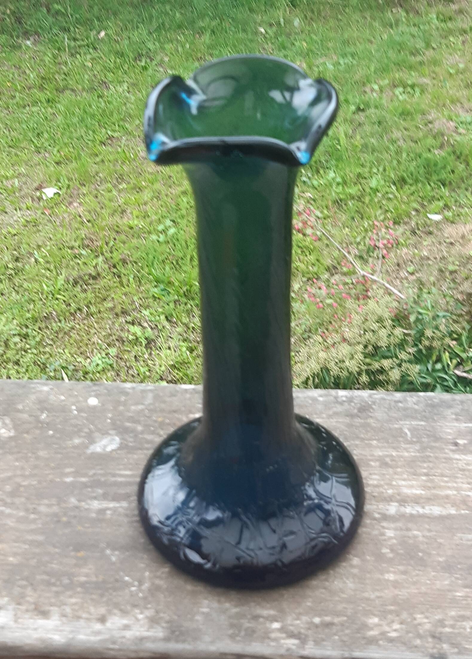Vase soliflore ancien en verre soufflé