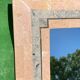 Miroir en pierre de corail rouge pavé par Maitland Smith dans les années 1970  75x110cm