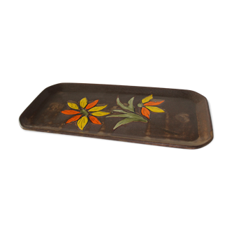 Cake dish decorated with enamelled flowers