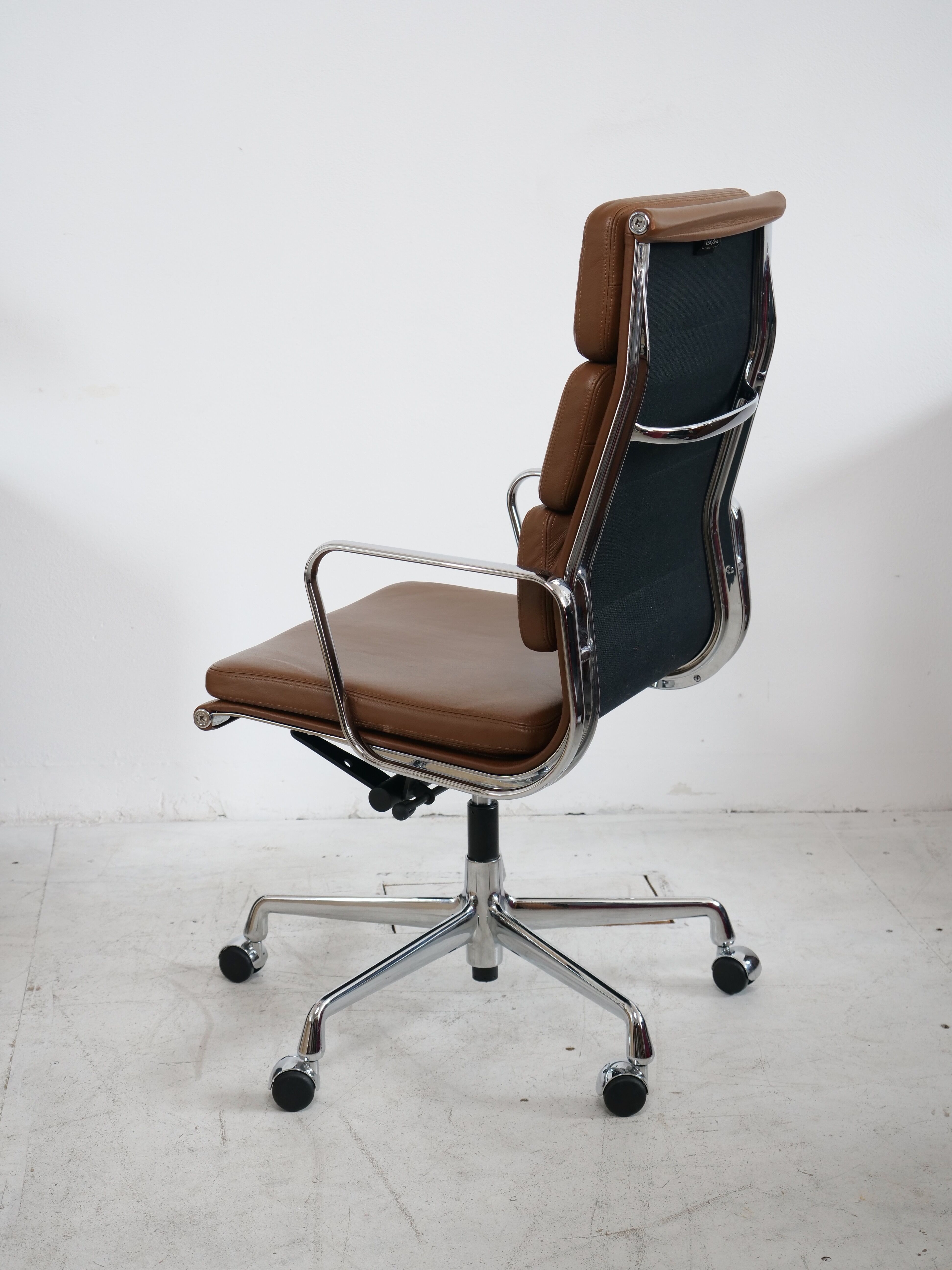 Eames EA 219 Vitra leather office chair