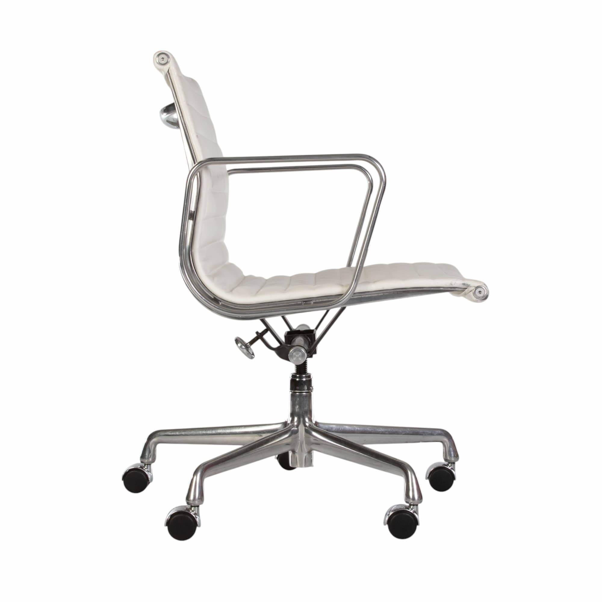 Paire blanche (2) de bases à roulettes pour chaise de bureau Herman Miller Original Eames EA335