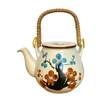 Vintage teapot in stoneware and wicker