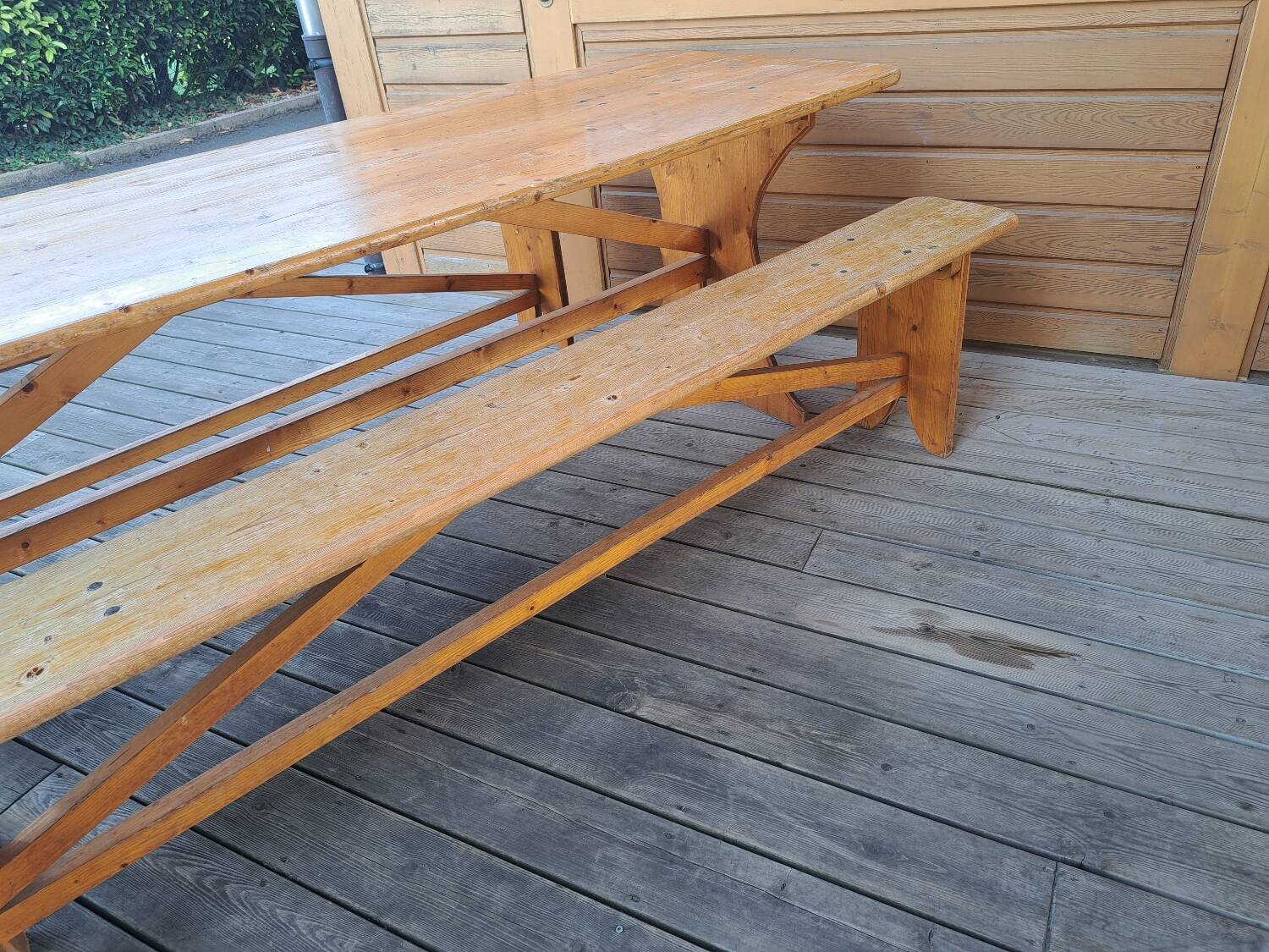 Table and inn benches