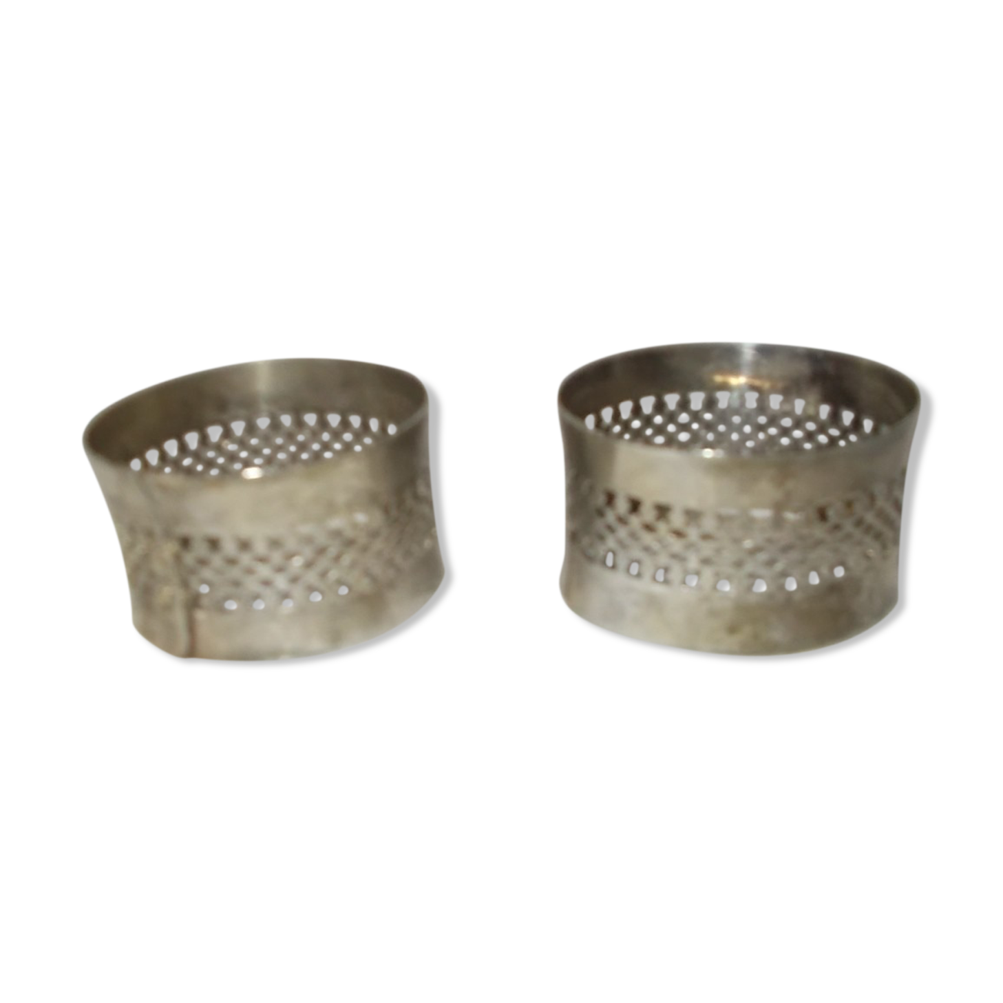 Lot of 2 rounds of silver metal towel