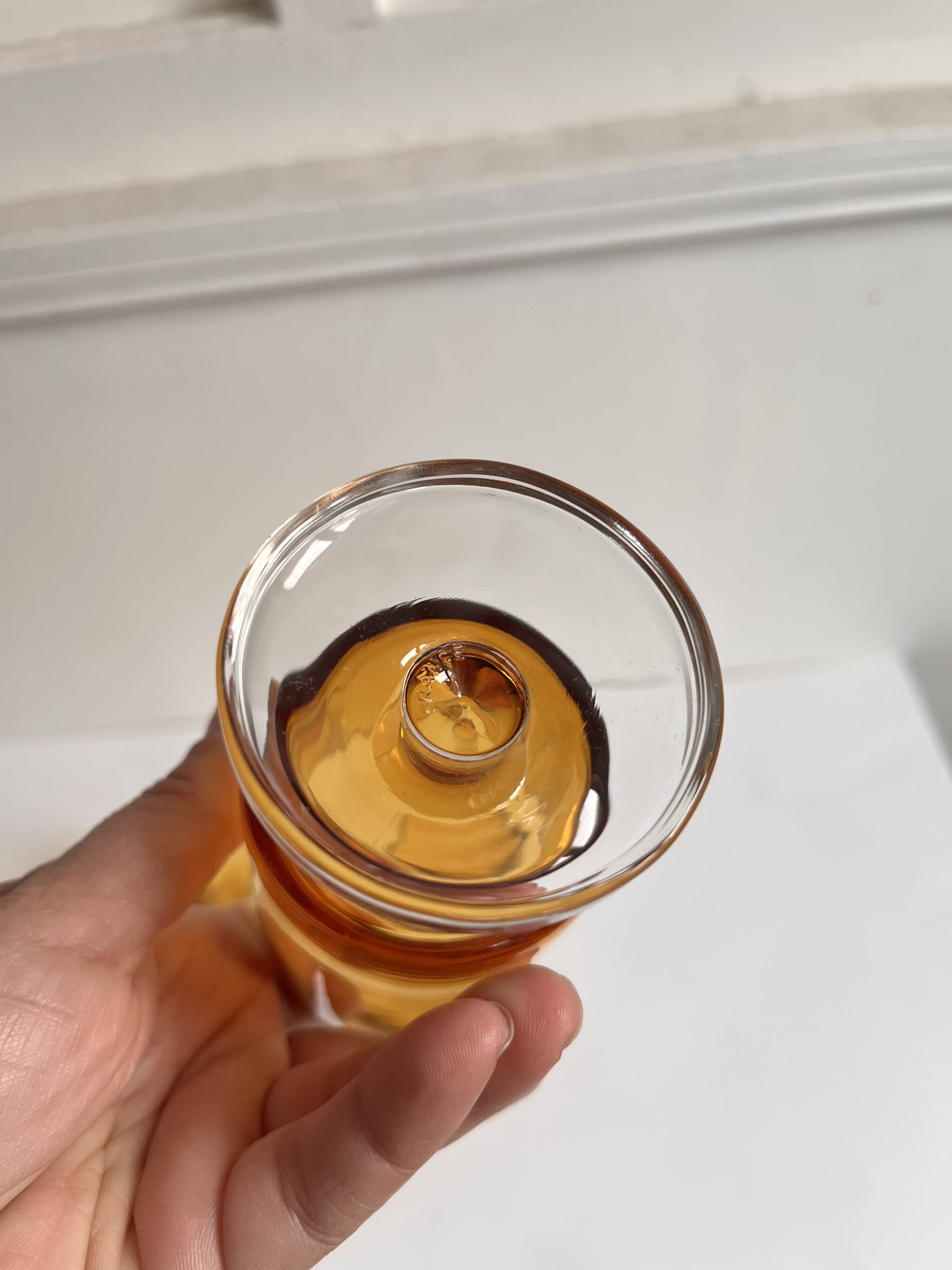 Verres à vin en verre fumé