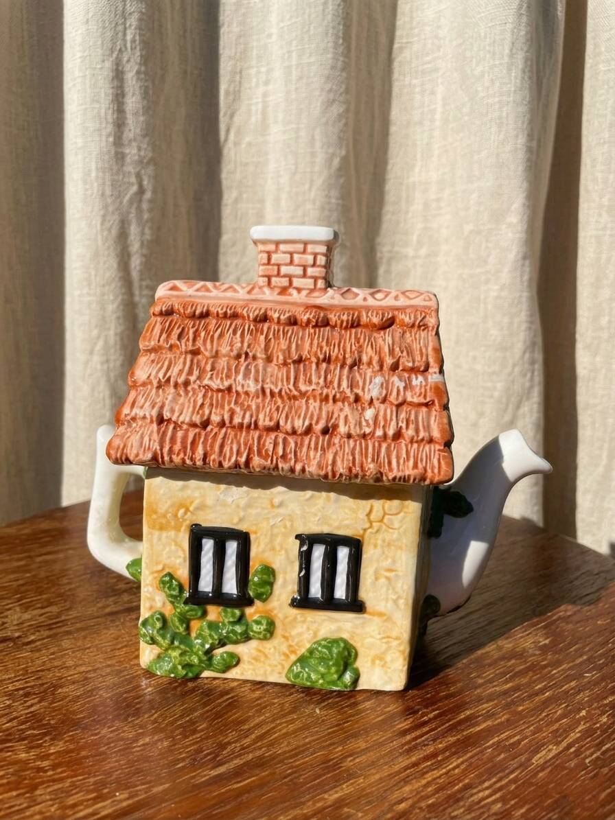 Teapot earthenware cricket club