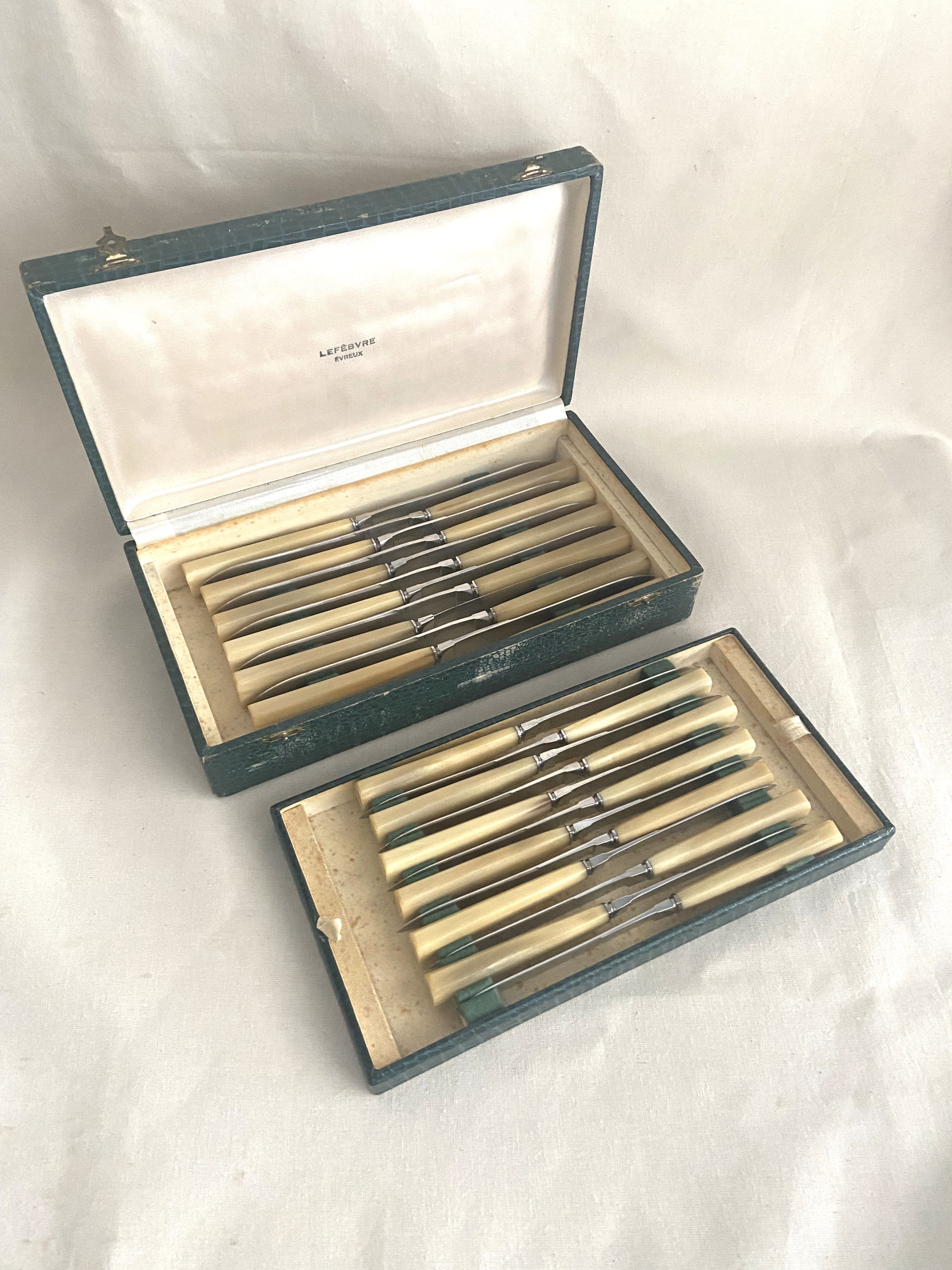 Housewife 24 horn knives