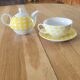 Solitary teapot "tea for one"