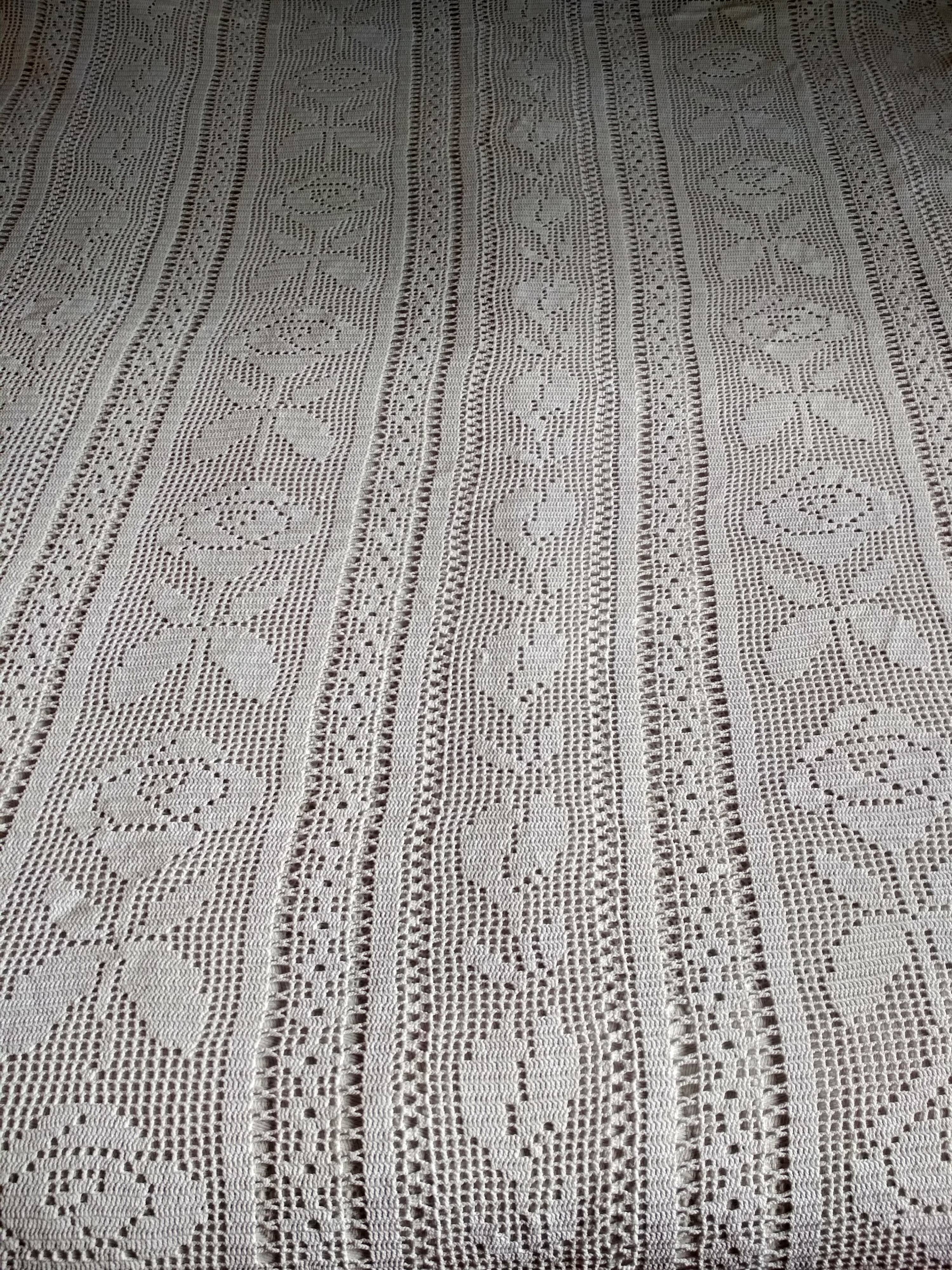 White cotton bedspread, Old crochet bed throw with flower patterns