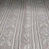 Dessus de lit en coton blanc , Ancien jeté de lit en crochet  motifs fleurs