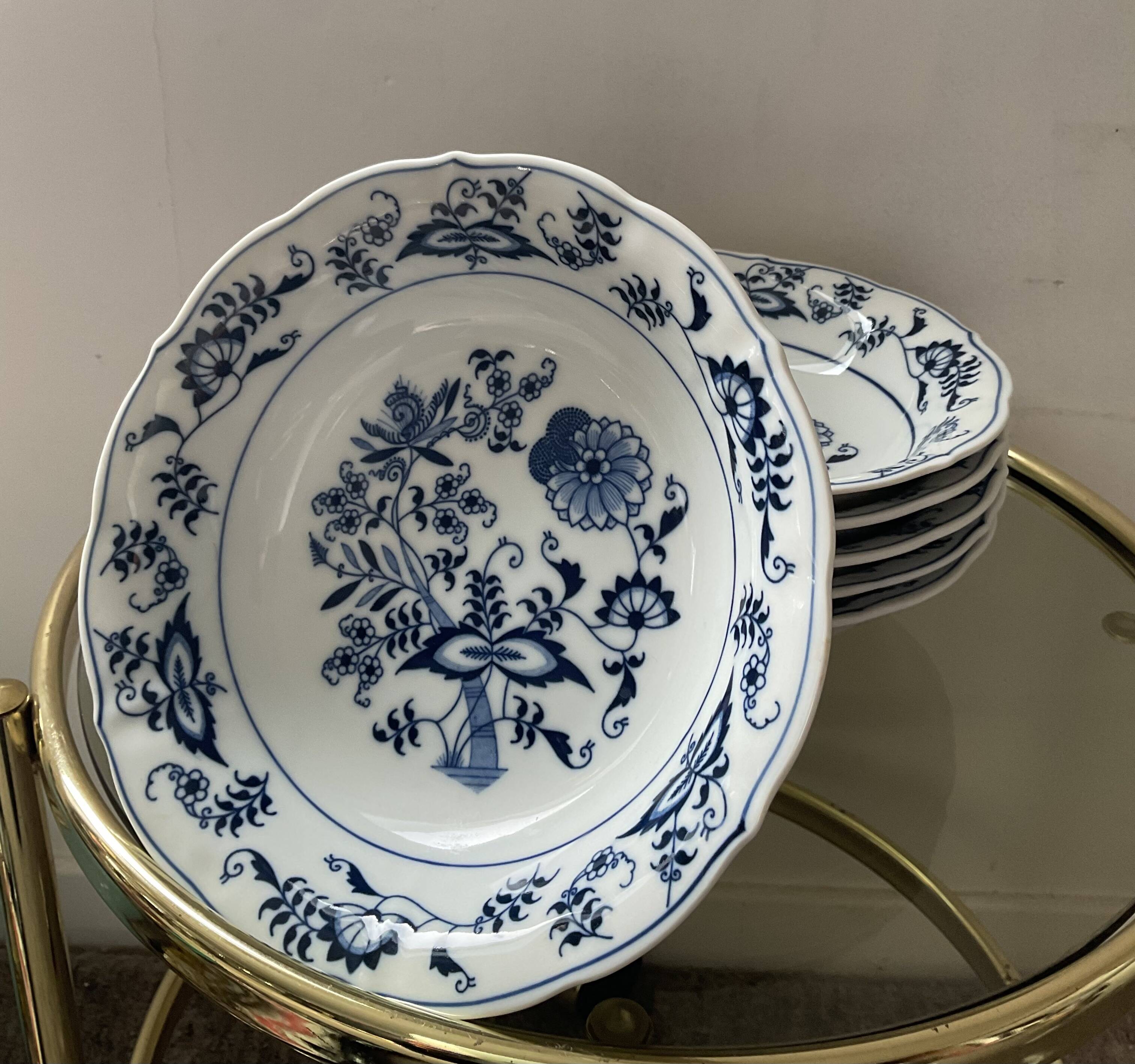 Porcelain service from the 70s