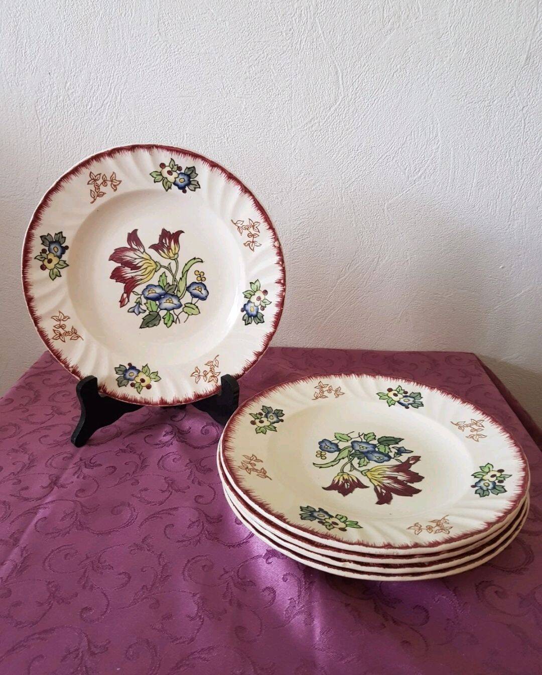 Set of 5 flat plates, signed Longwy.