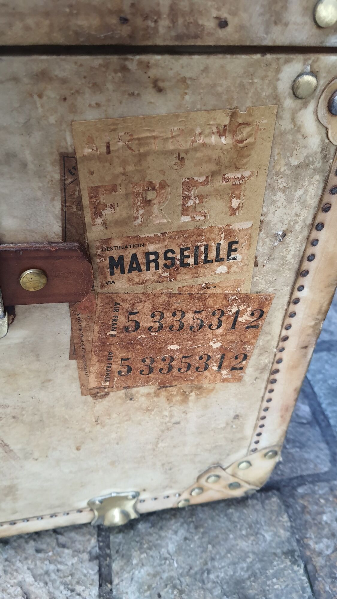 Malle auto travel trunk made of pigskin