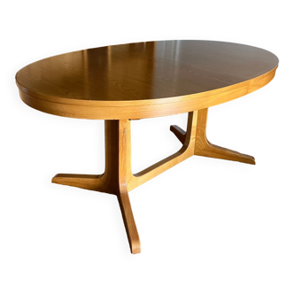 Oval table with 2 baumann extensions