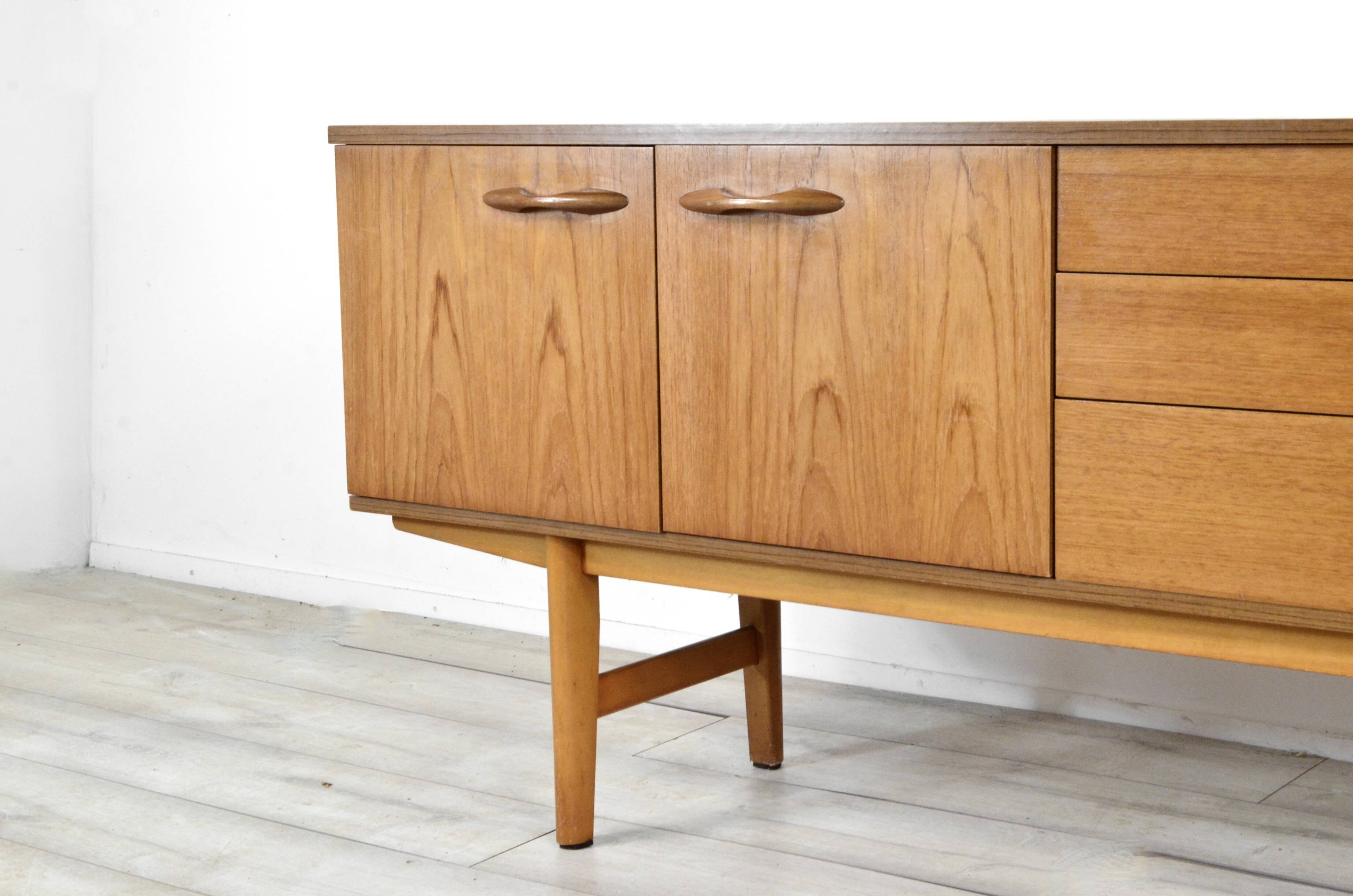 Buffet/table basse en teck « Avalon » du milieu du siècle. Style vintage élégant.
