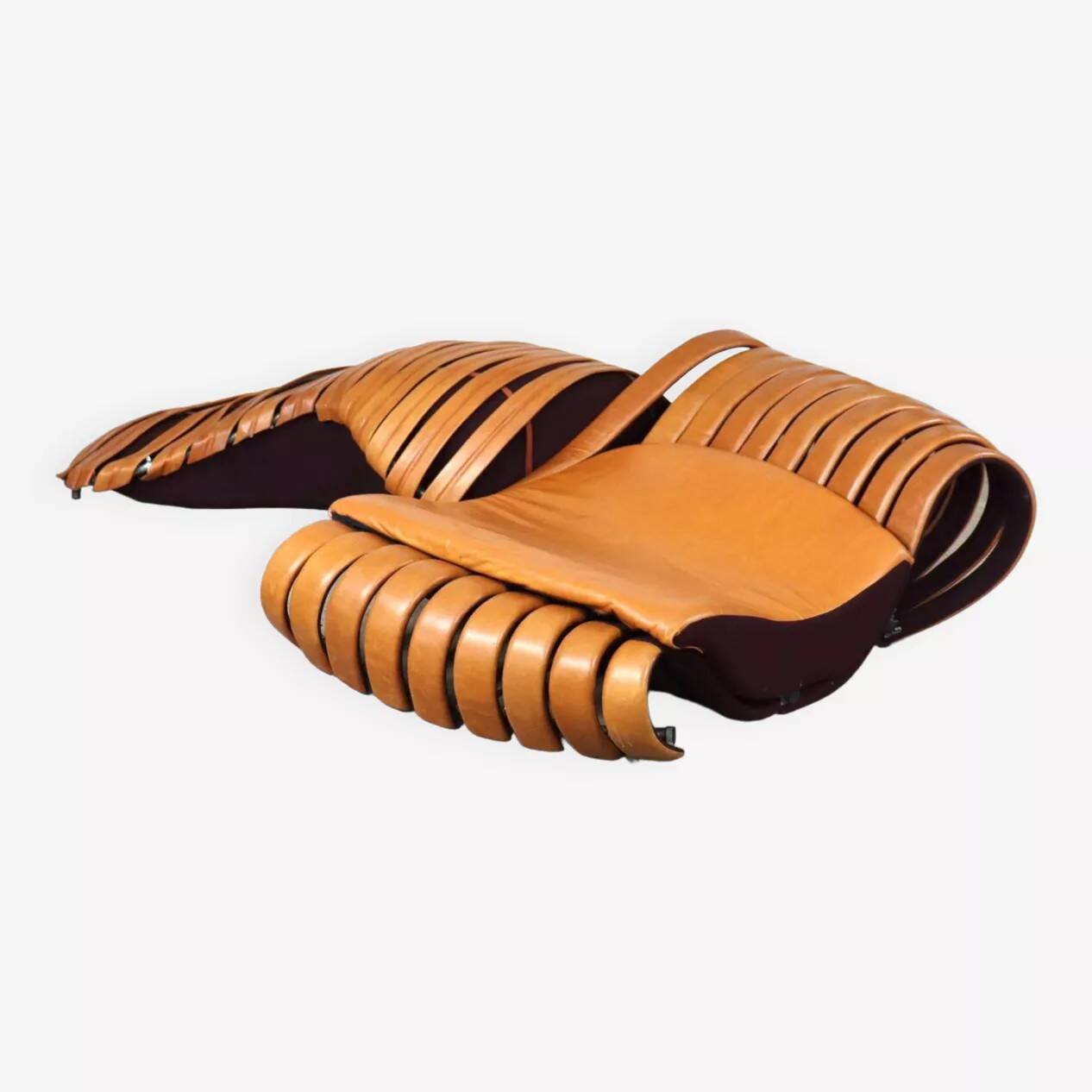Vintage sculptural cognac leather lounge canapé, France 1980.