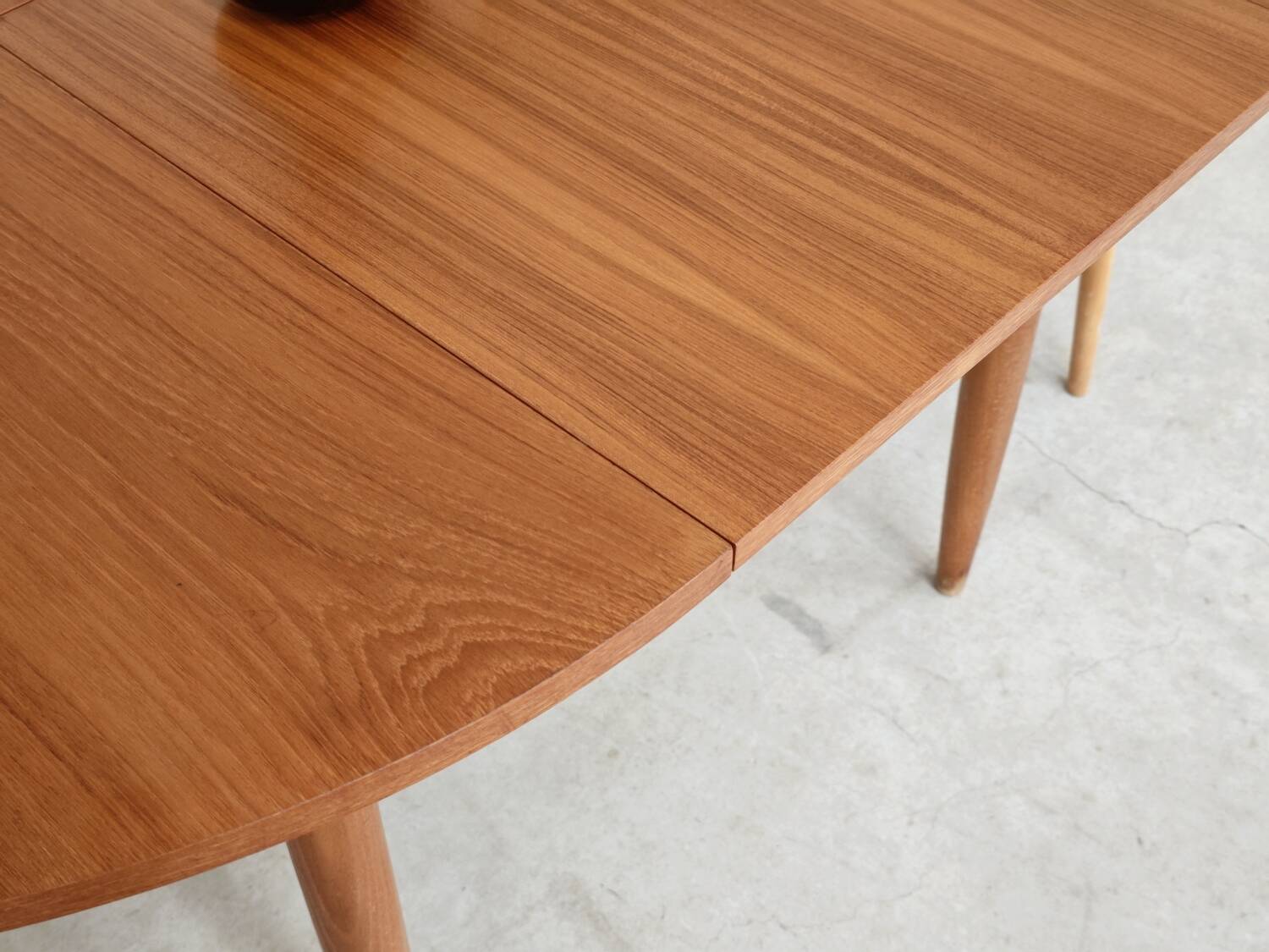 Round extending table, light oak, East Germany, 1960s