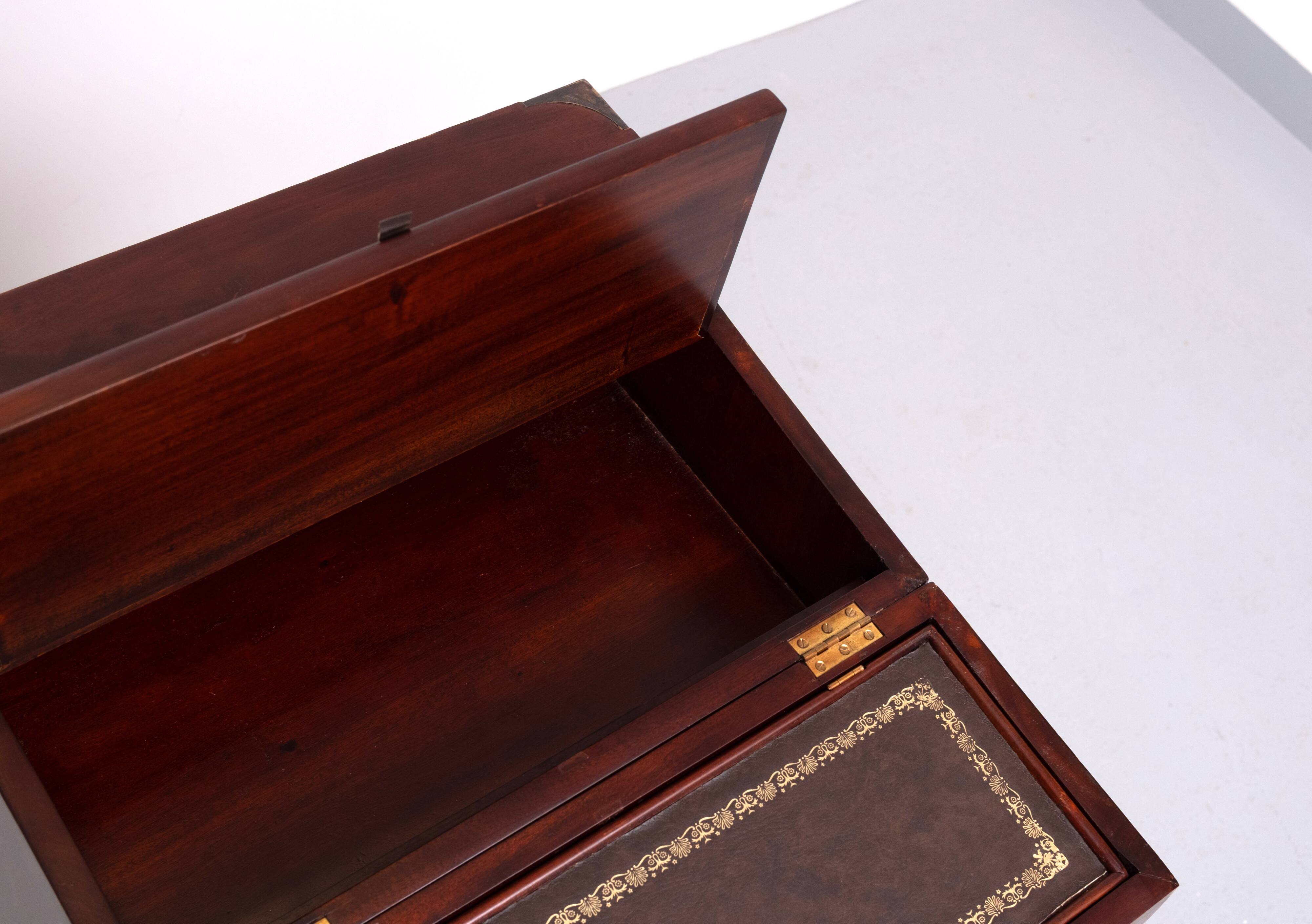 Bureau Davenport en acajou de style militaire. Angleterre
