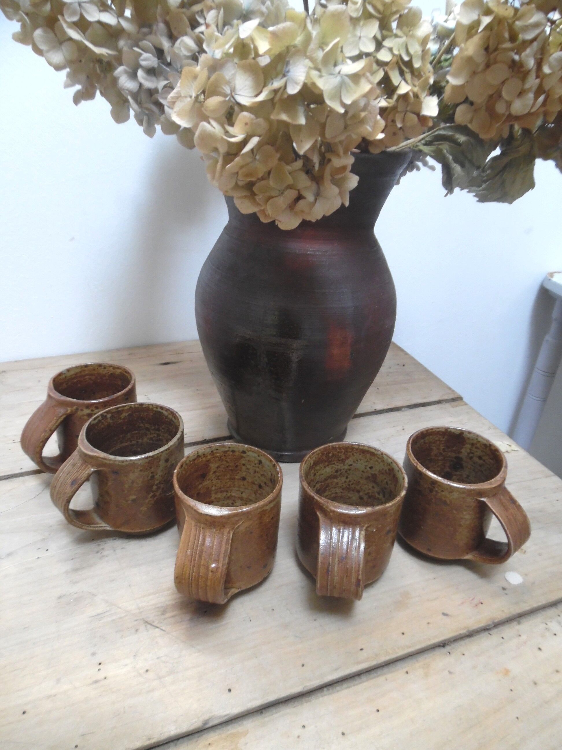 Five cups in stoneware