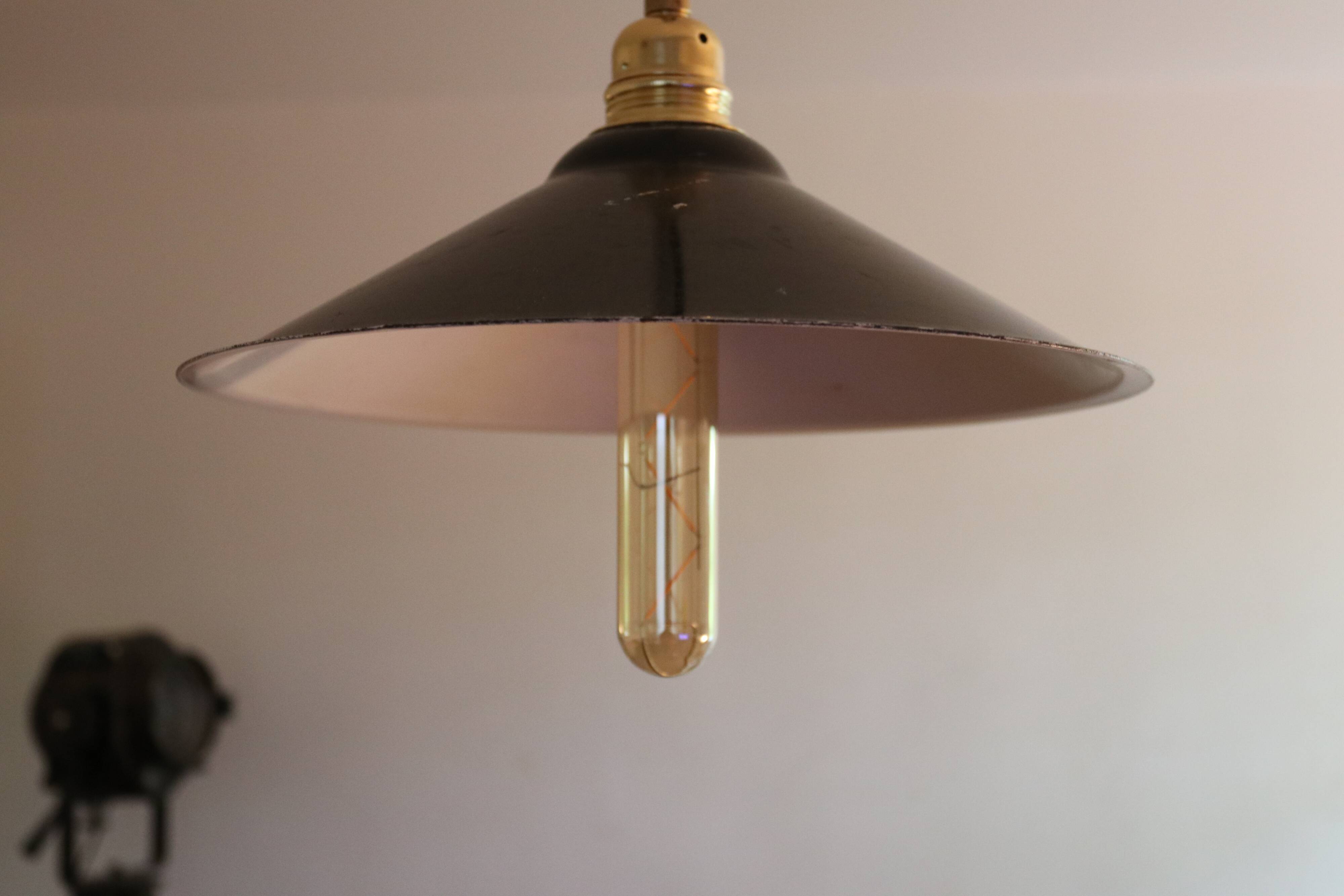Batch of two industrial hanging lamps