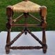 Tabouret tripode triangle  paillé et en bois H 47 cm