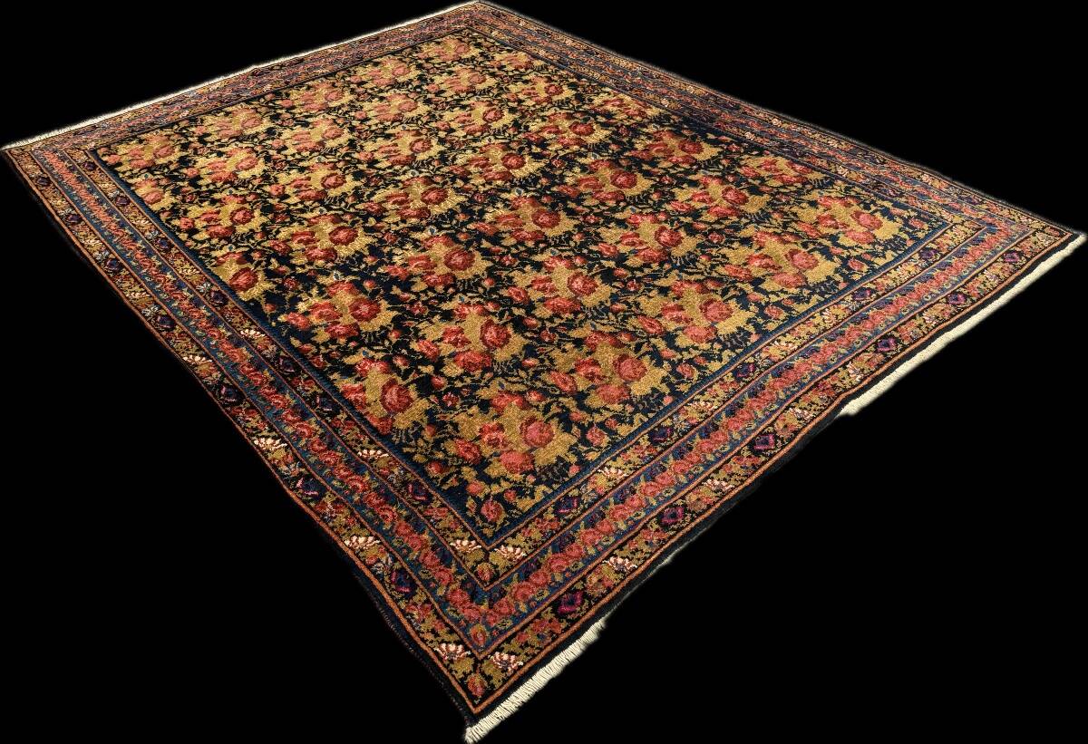 Old Persian Bidjar Gol-Farang carpet. 207x156 cm