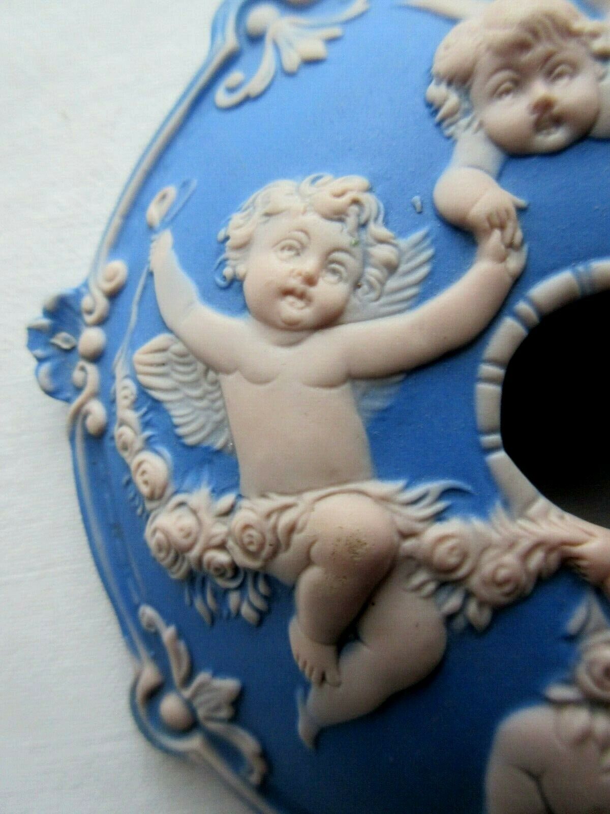jewelry box or blue porcelain candy box with 4 angels