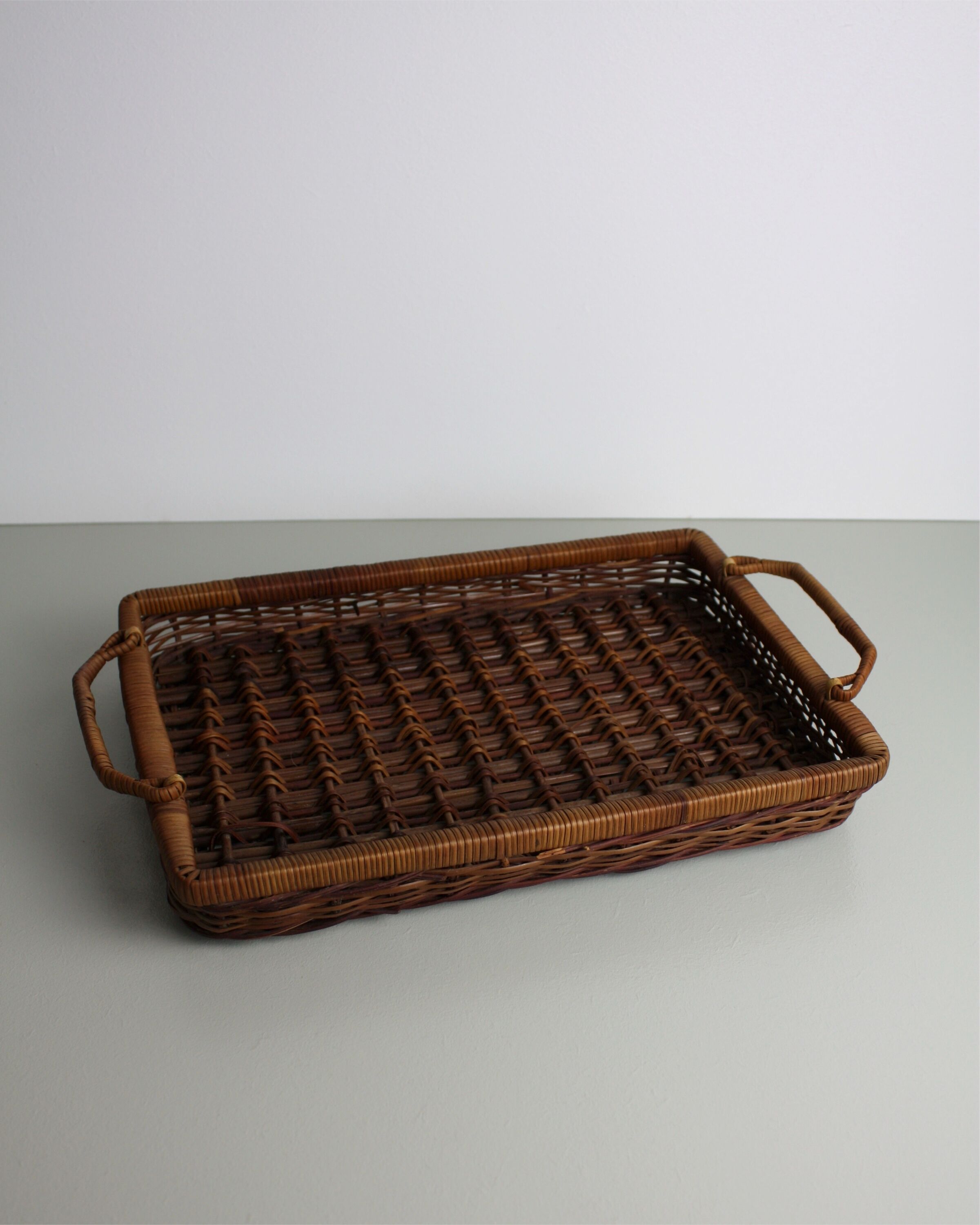 Wicker tray