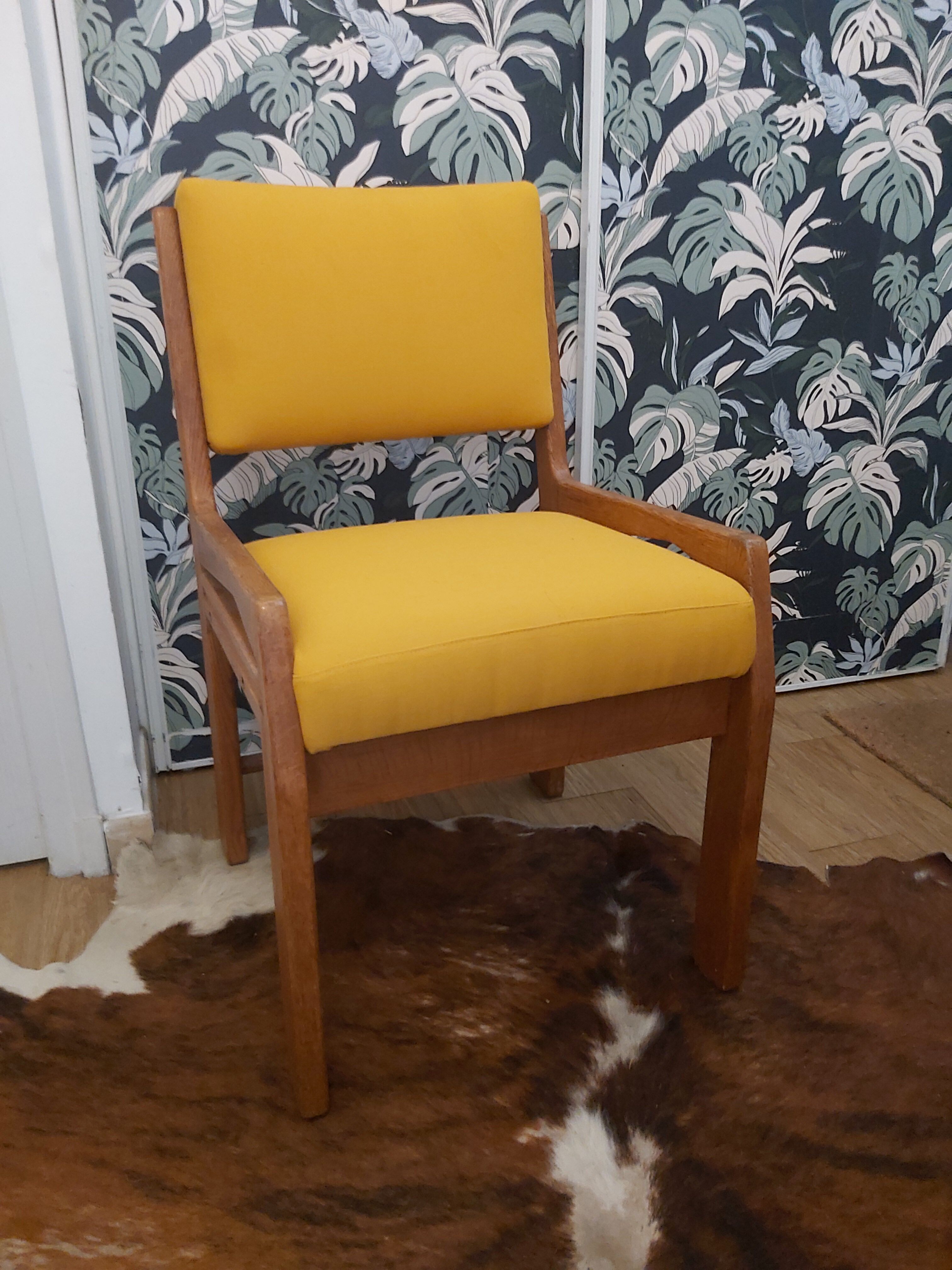 Chair in elm and fabric, 50