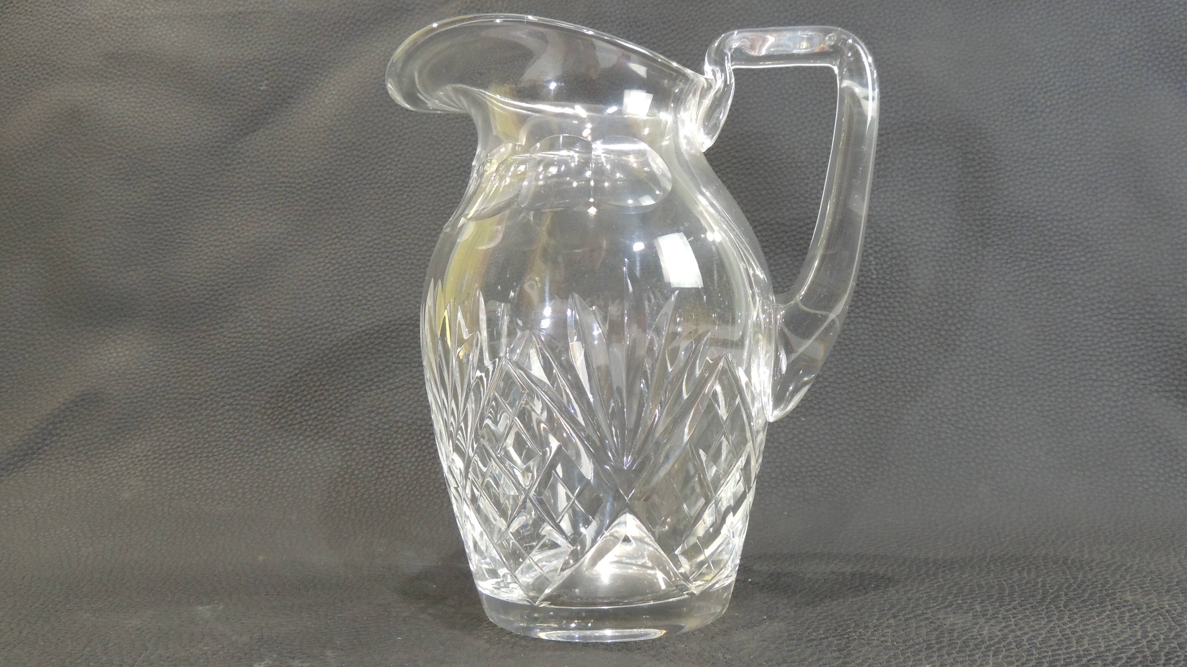 Pichet à eau en cristal de Saint Louis signé