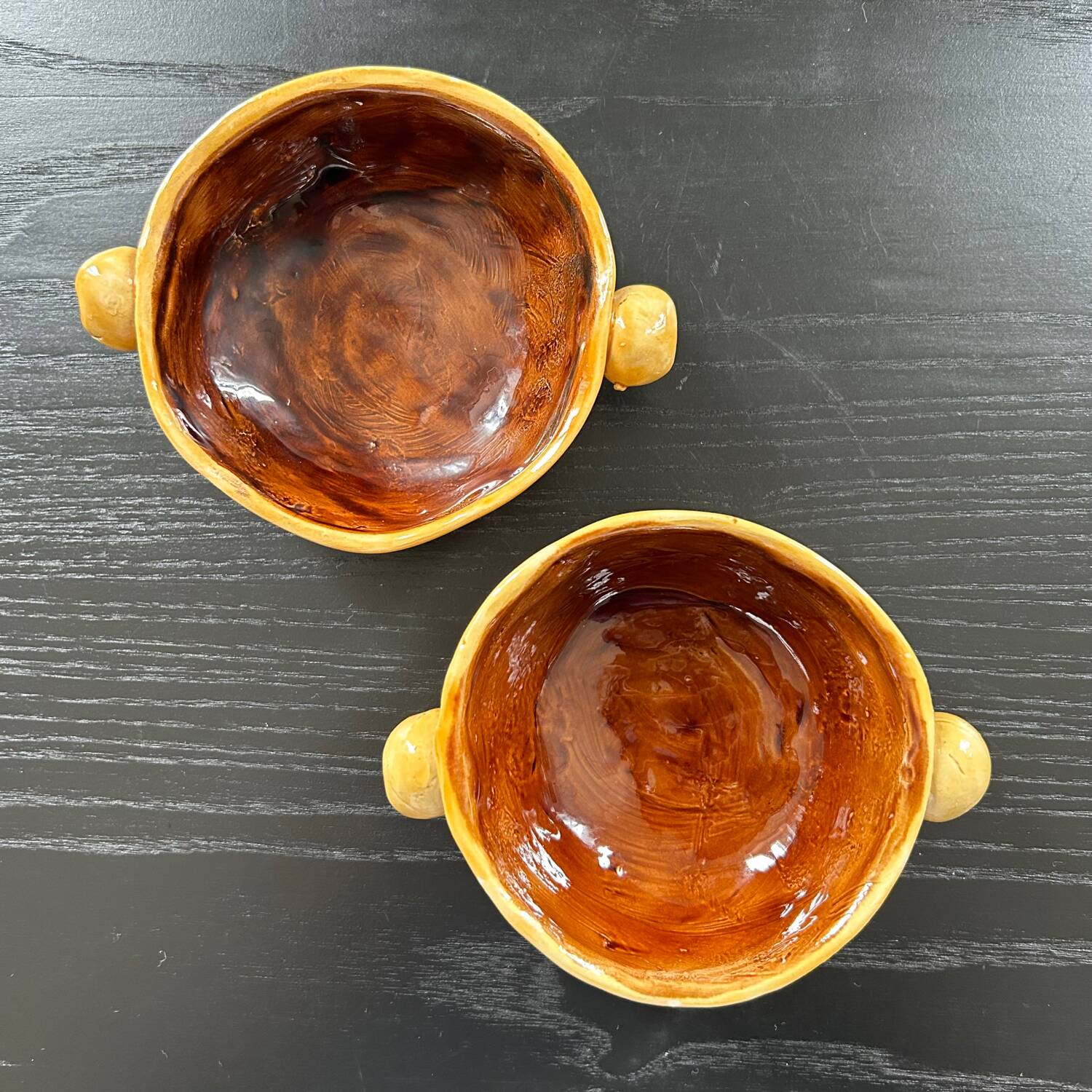 Pair of bowls with floral decoration