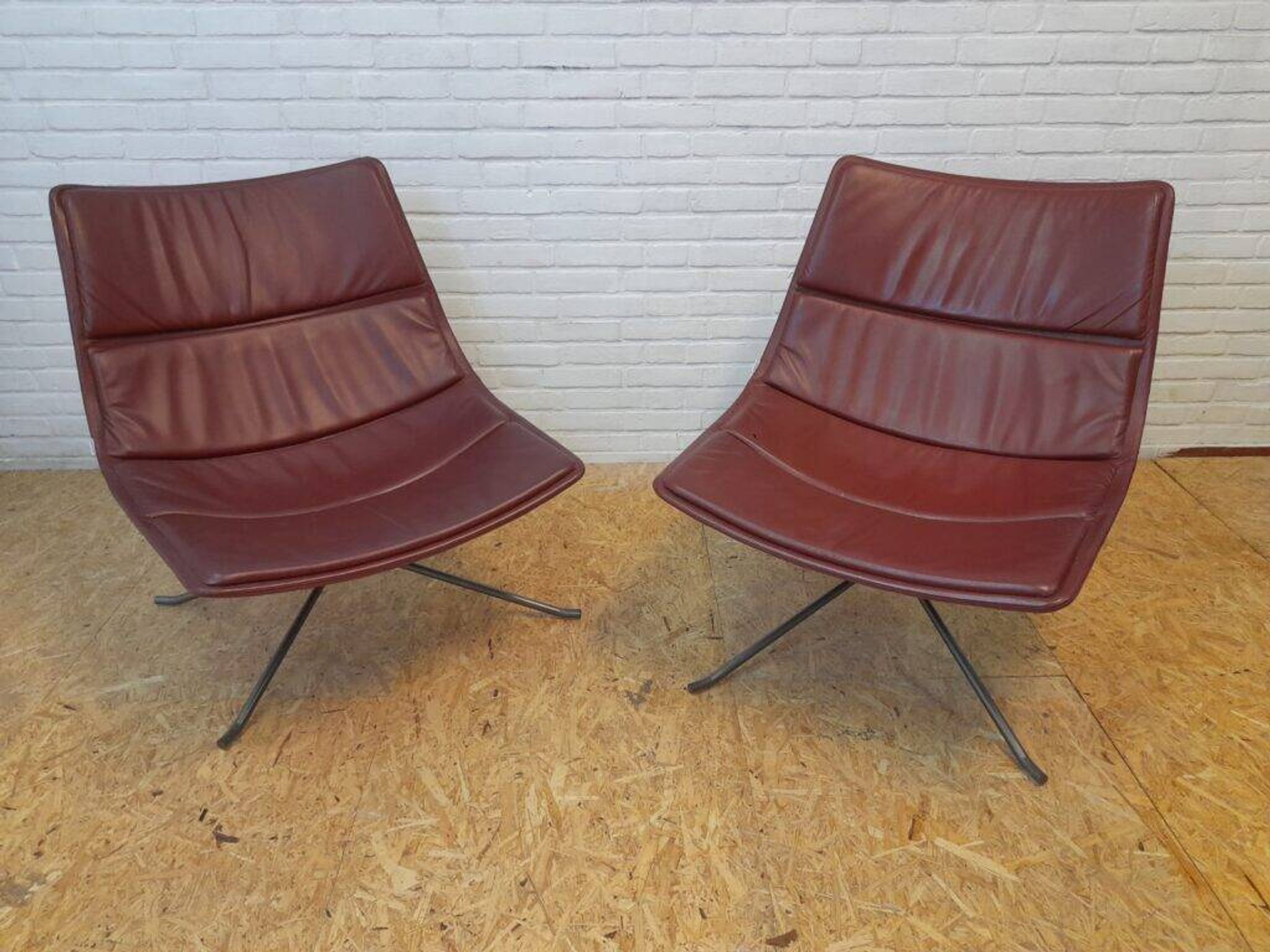 Pair of Yuki Zanotta lounge chairs