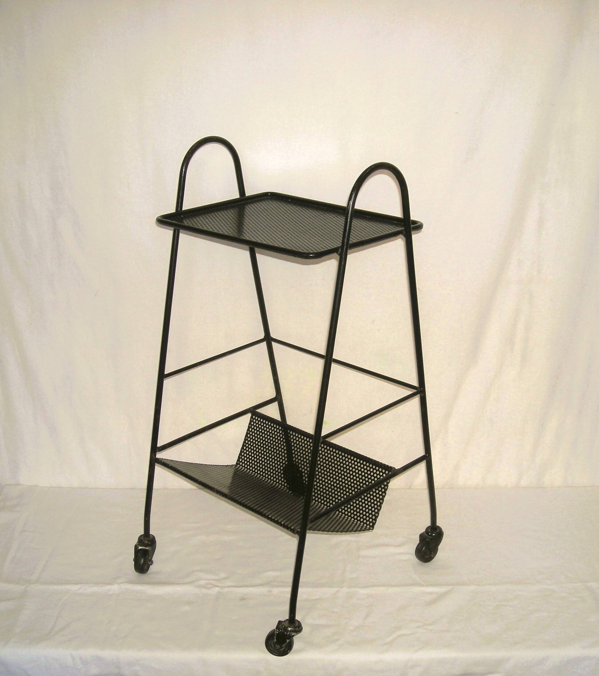 Table d' appoint à roulettes et porte-livres des années 50