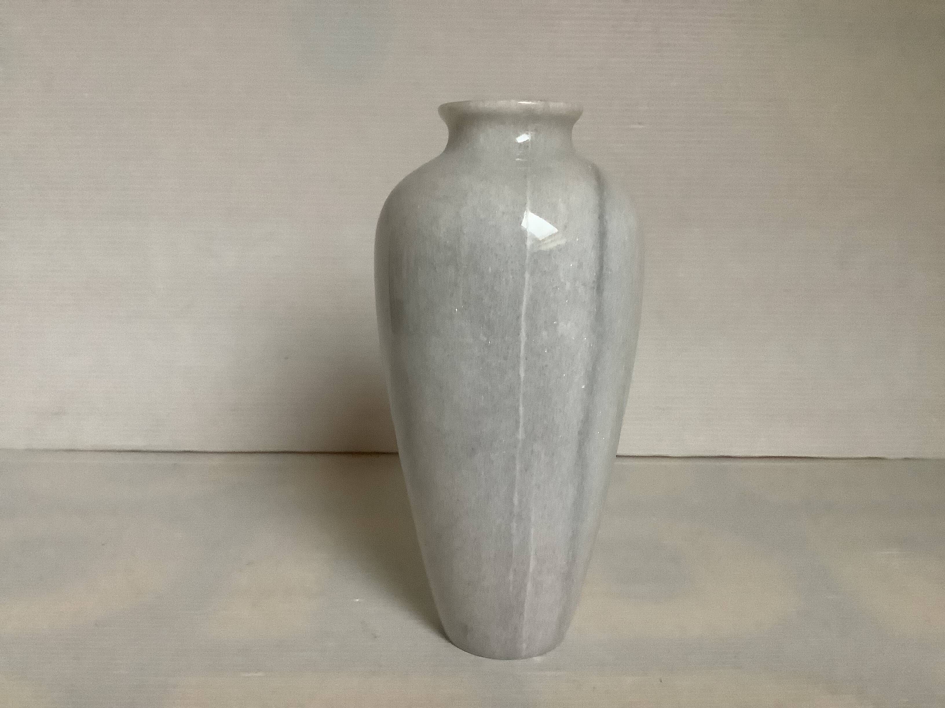 Vase en marbre