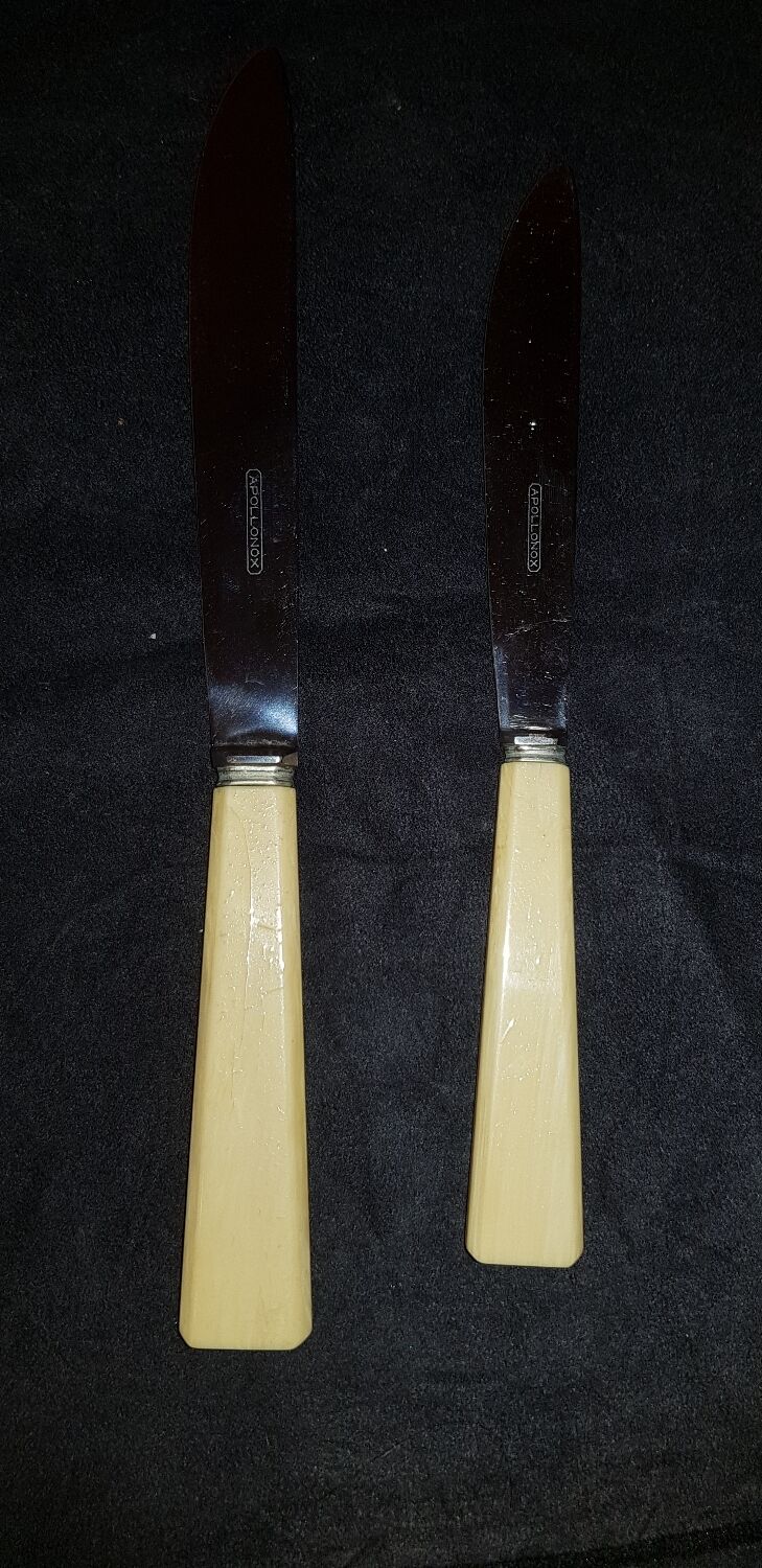 Cutlery set 24 knives in their case.