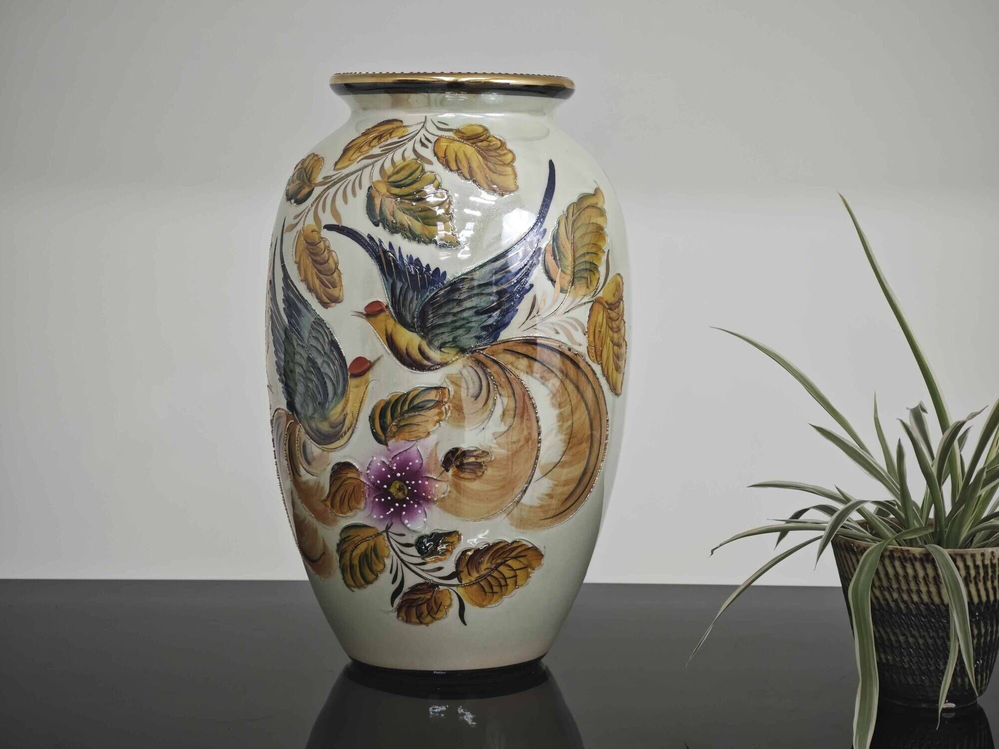 Beau vase peint main oiseau et feuilles H.Béquet numéroté 556