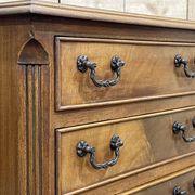 Petite commode anglaise en acajou des années 50