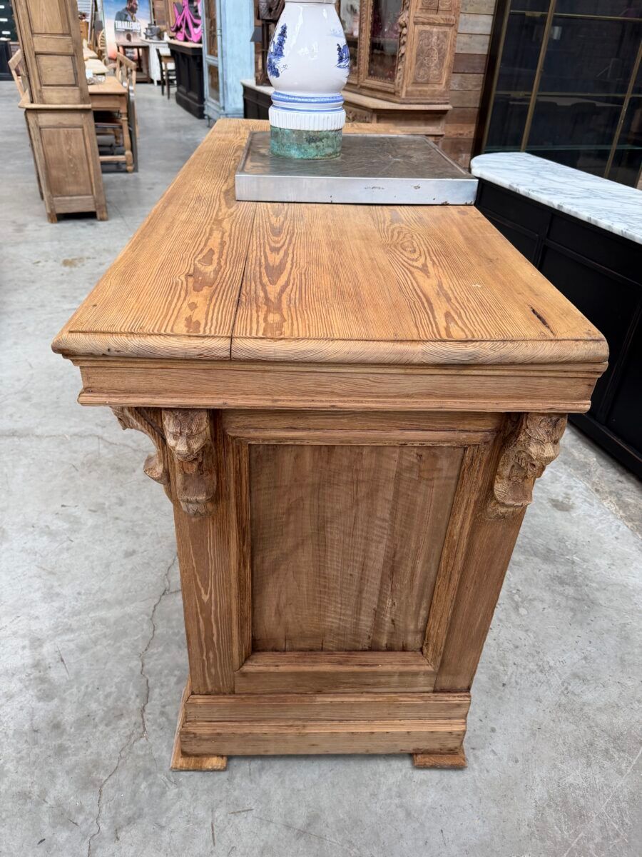 1950s bar counter