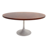 Round one and a half meter table with tulip base