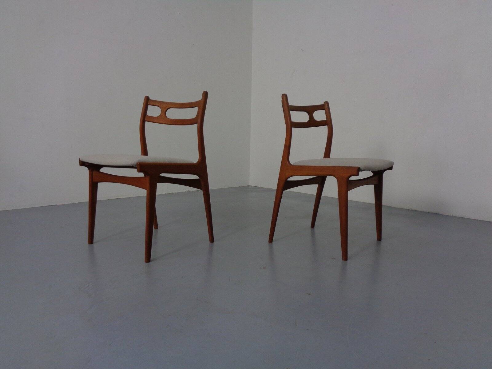 Model 138 Teak & Kvadrat Hallingdal Dining Chairs by Johannes Andersen for Uldum Møbelfabrik, Denmark, 1960s, Set of 2